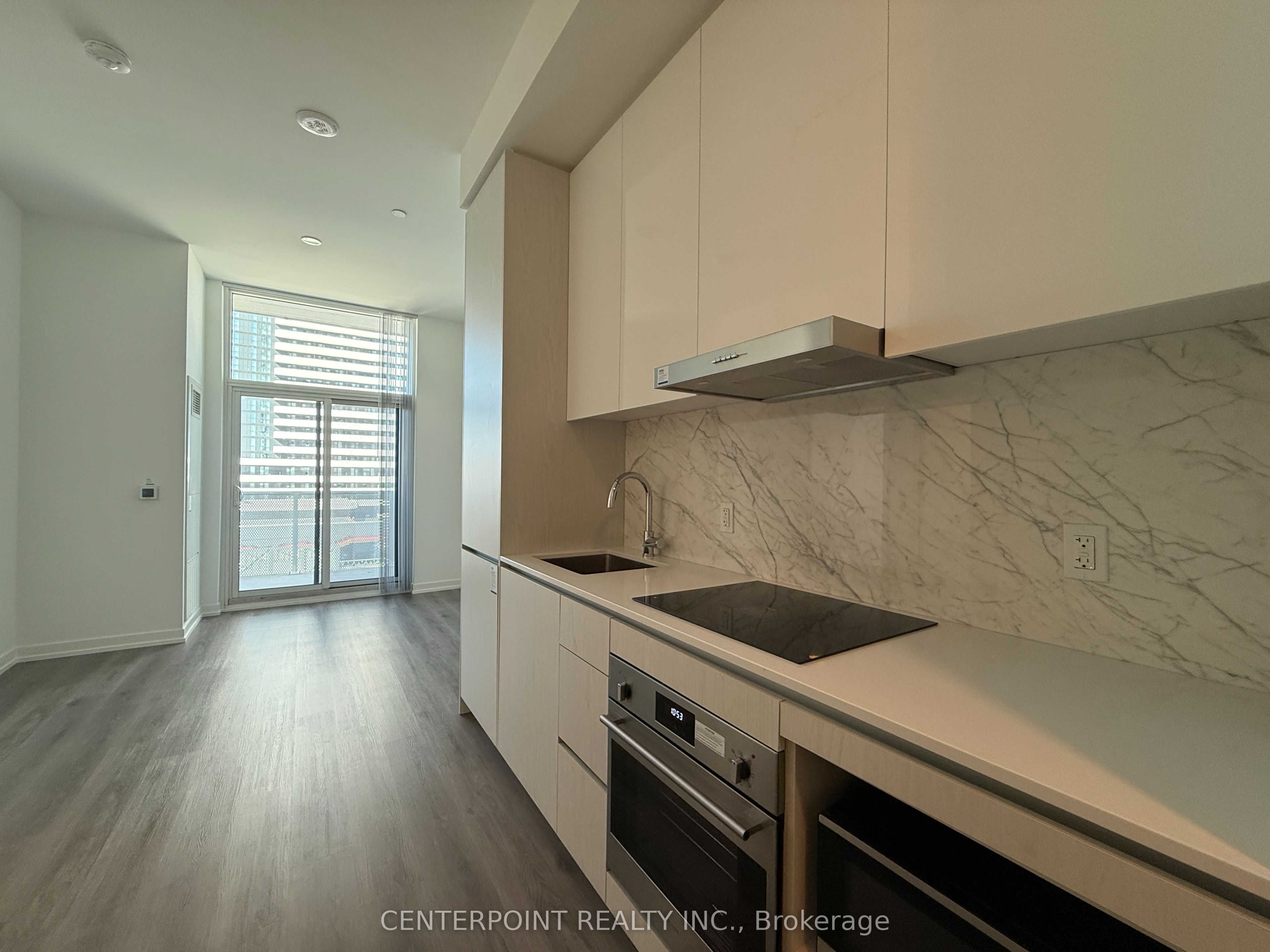 28 Interchange Way 620, Vaughan, ON L4K 0P8 photo 2