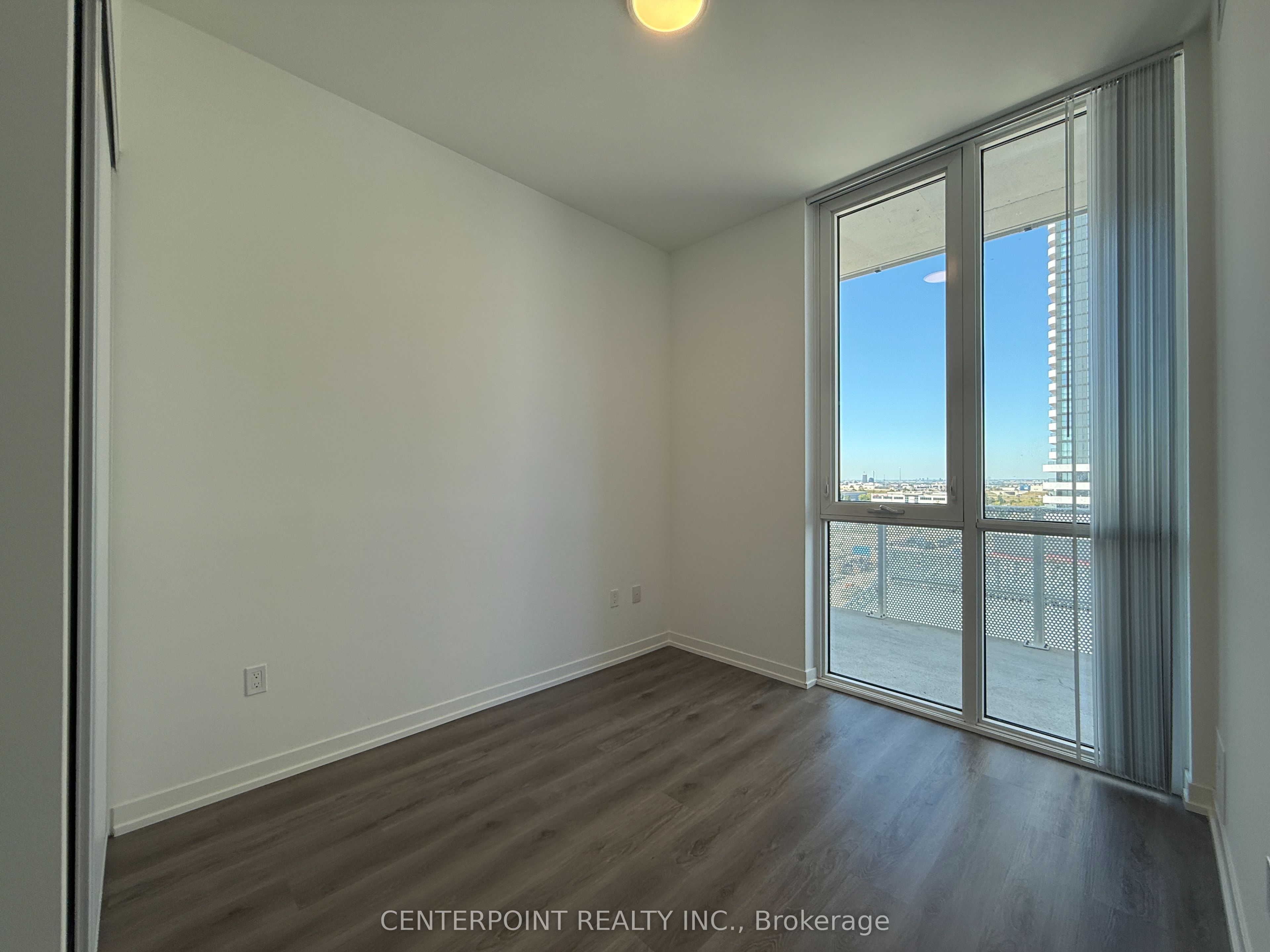 28 Interchange Way 620, Vaughan, ON L4K 0P8 photo 3