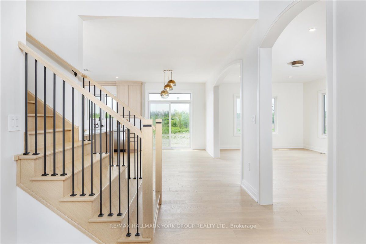 147 Lake Drive E, Georgina, ON L4P 0S7 photo 5