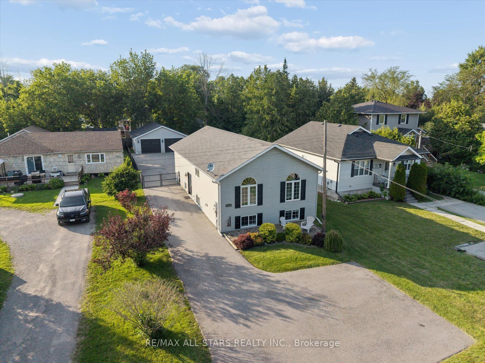 1008 Metro Road N, Georgina, ON L4P 3E9