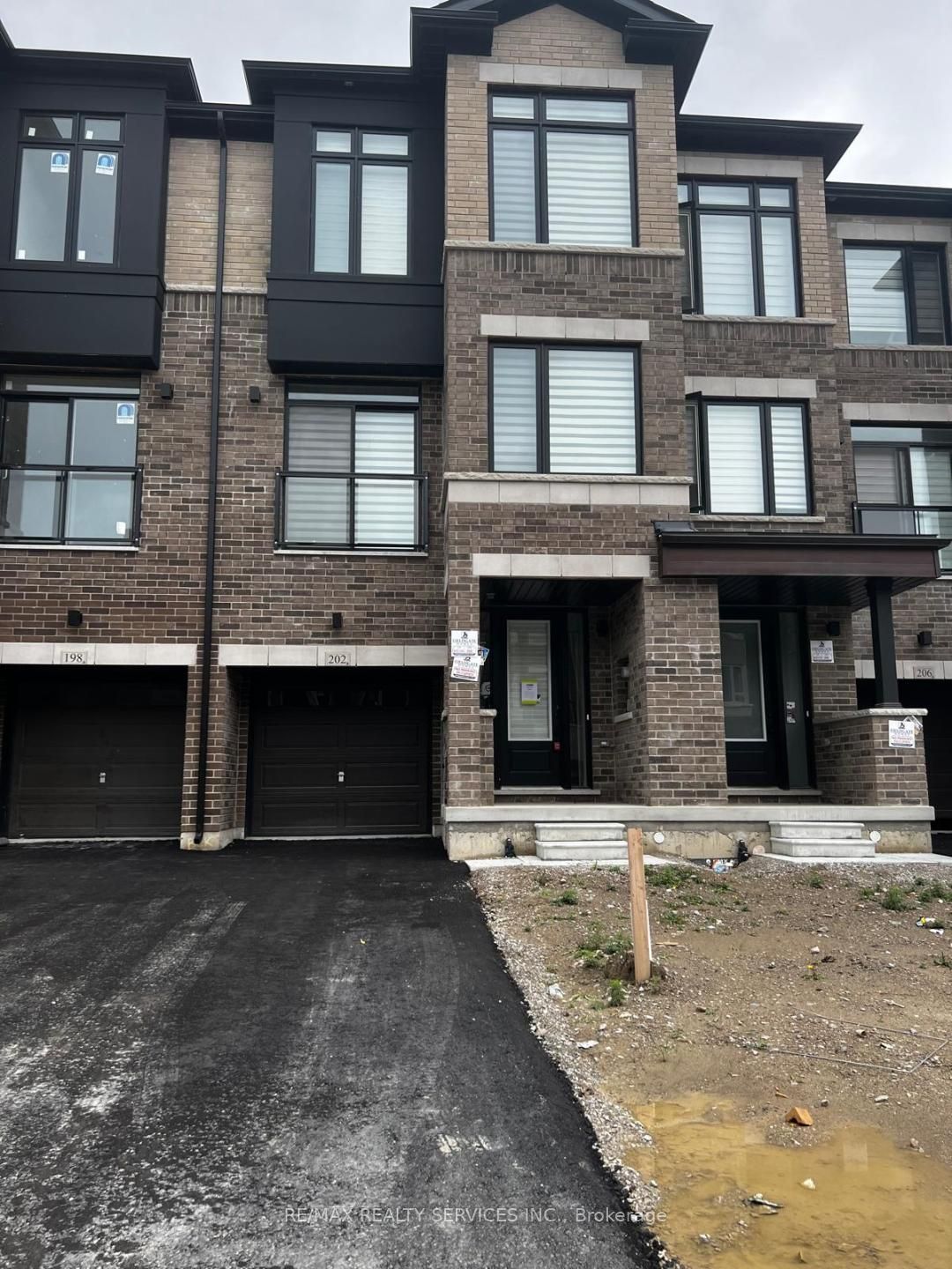 202 Tennant Circle, Vaughan, ON L4H 5L4