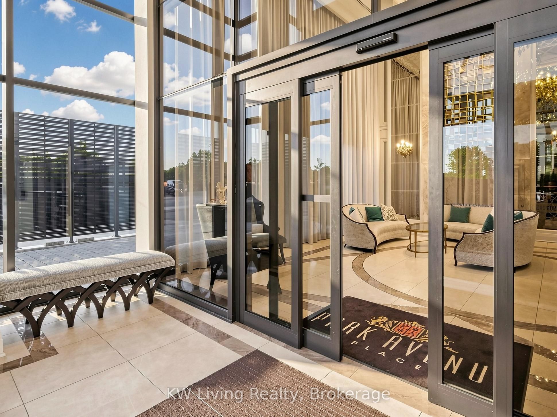 9075 Jane Street 2104, Vaughan, ON L4K 0L7 photo 4