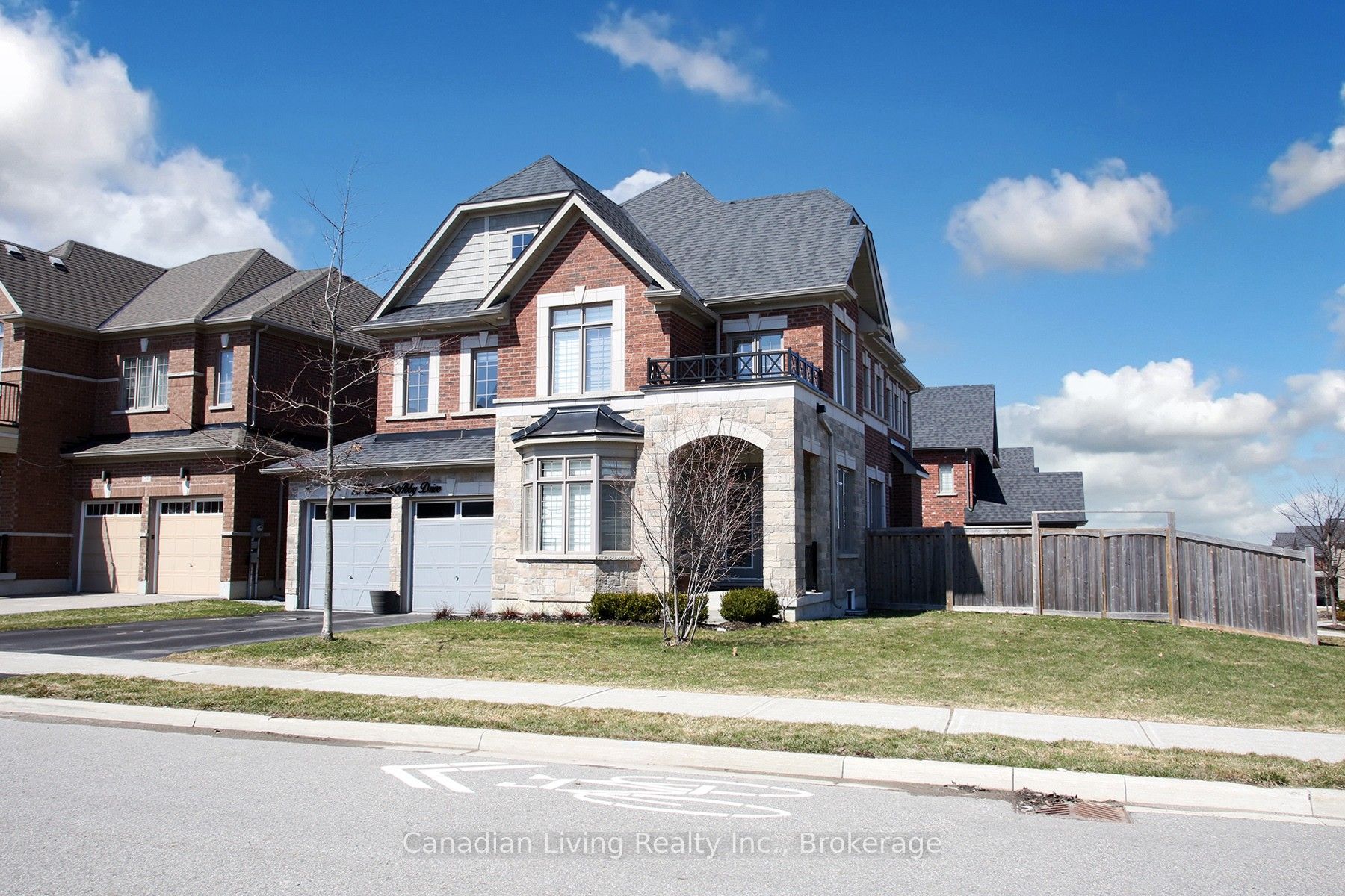 72 Charlotte Abby Drive, East Gwillimbury, ON L9N 0S9 photo 2