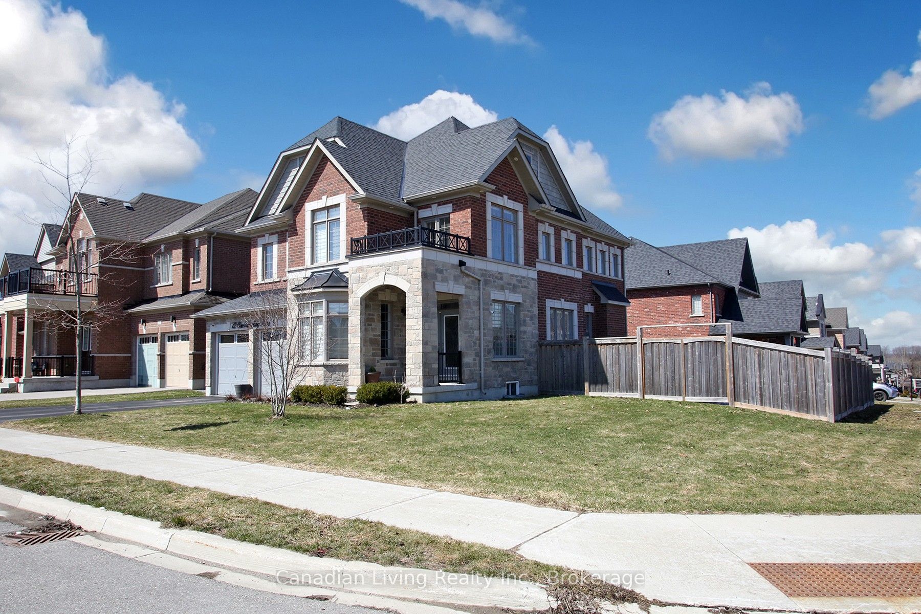 72 Charlotte Abby Drive, East Gwillimbury, ON L9N 0S9 photo 3