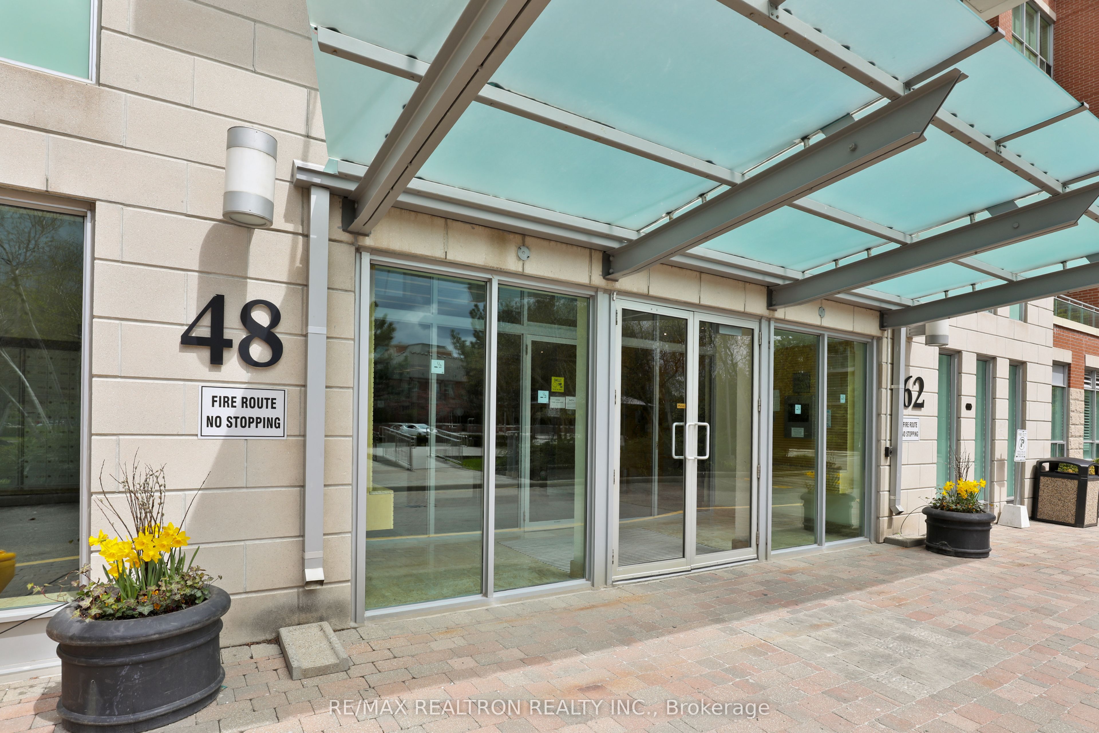 48 Suncrest Boulevard 112, Markham, ON L3T 7Y5 photo 2