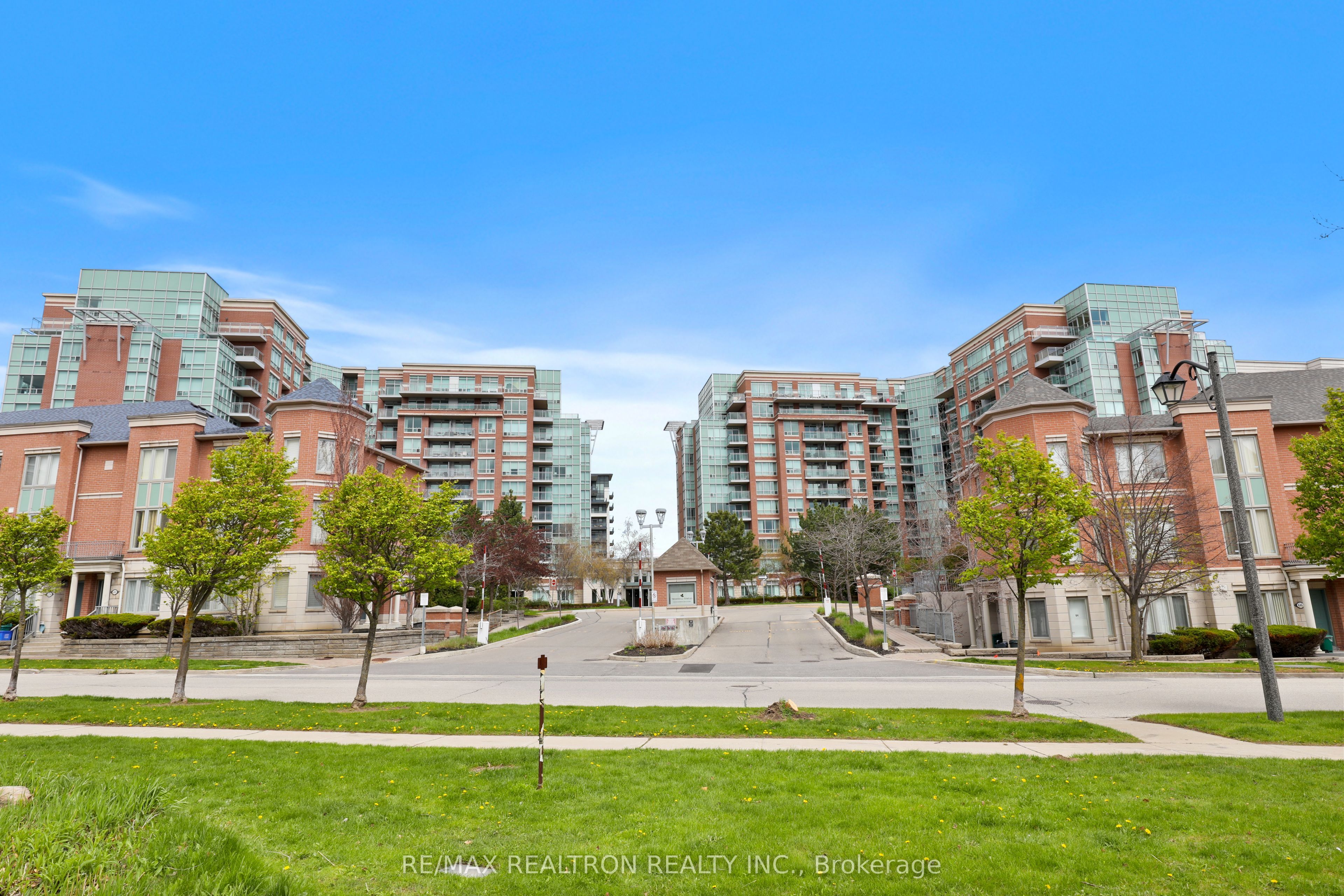 48 Suncrest Boulevard 112, Markham, ON L3T 7Y5 photo 4