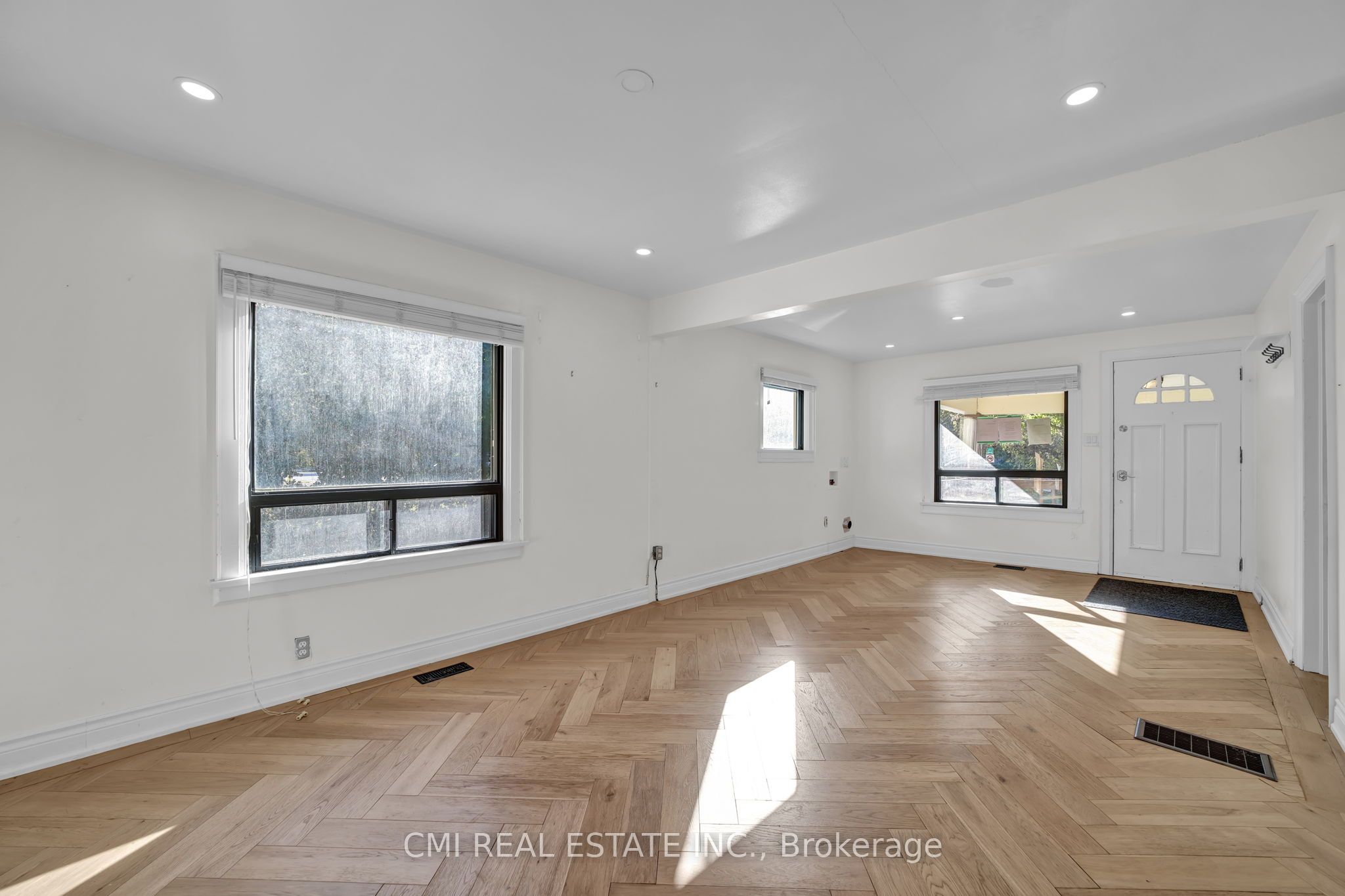 153 Clarence Street, Vaughan, ON L4L 1L4 photo 5