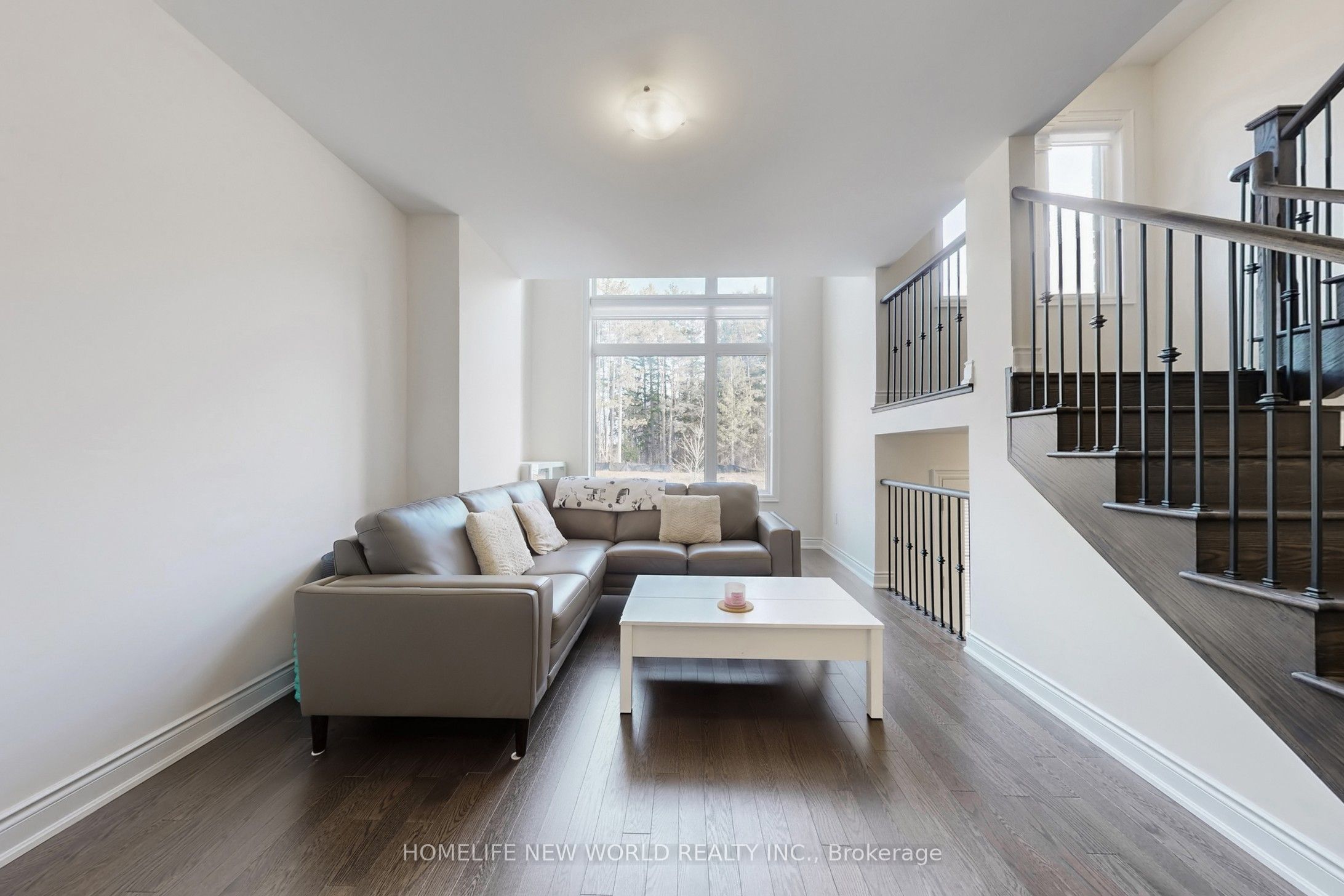 18 Bennington Road, Newmarket, ON L3X 0M8 photo 3
