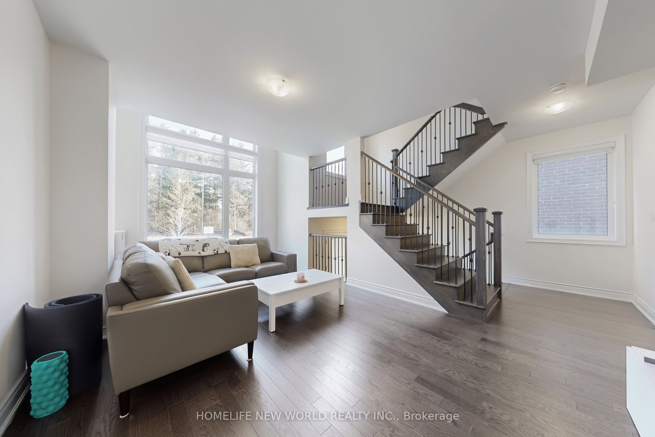 18 Bennington Road, Newmarket, ON L3X 0M8 photo 5