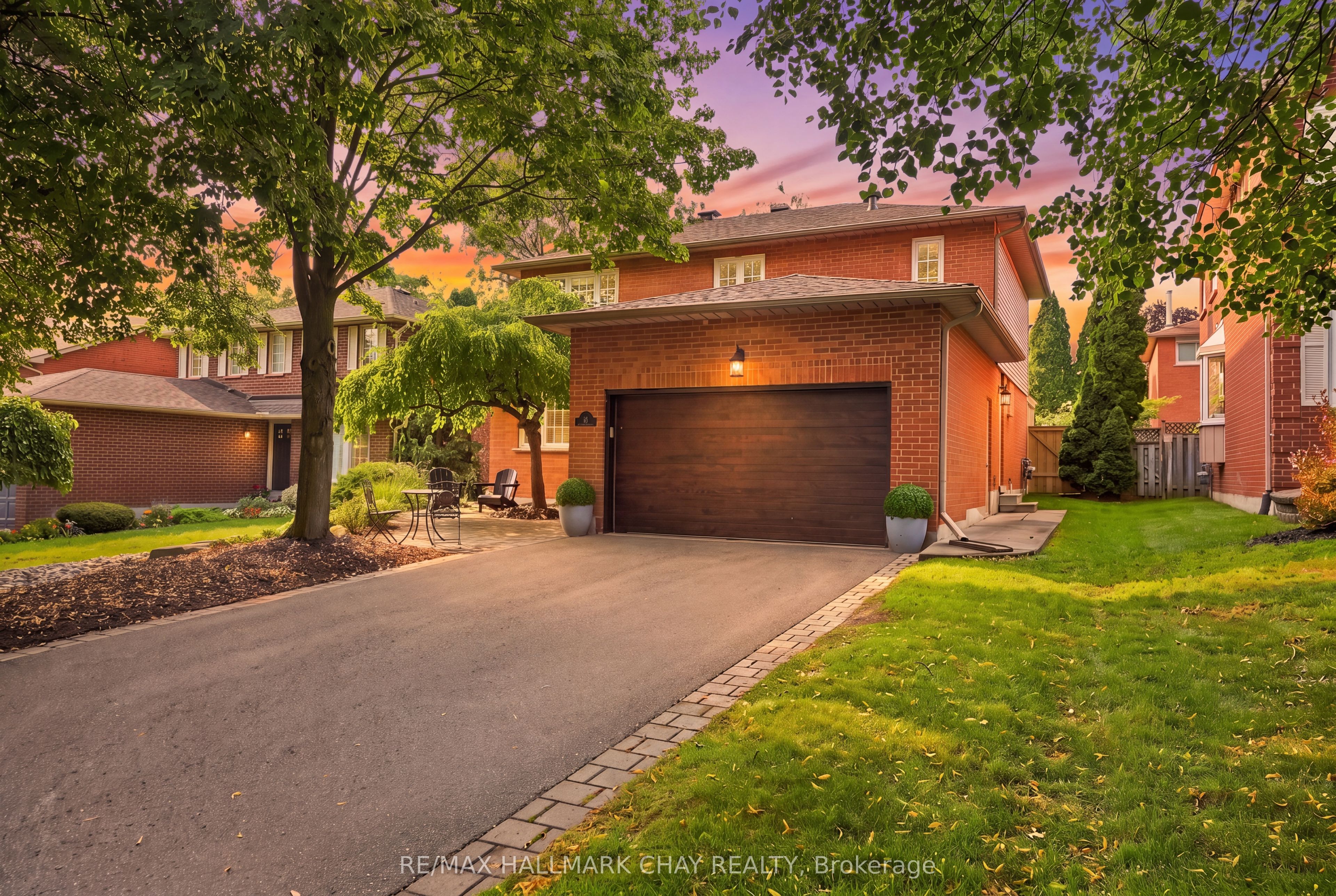 23 Twelve Oaks Drive, Aurora, ON L4G 6J5