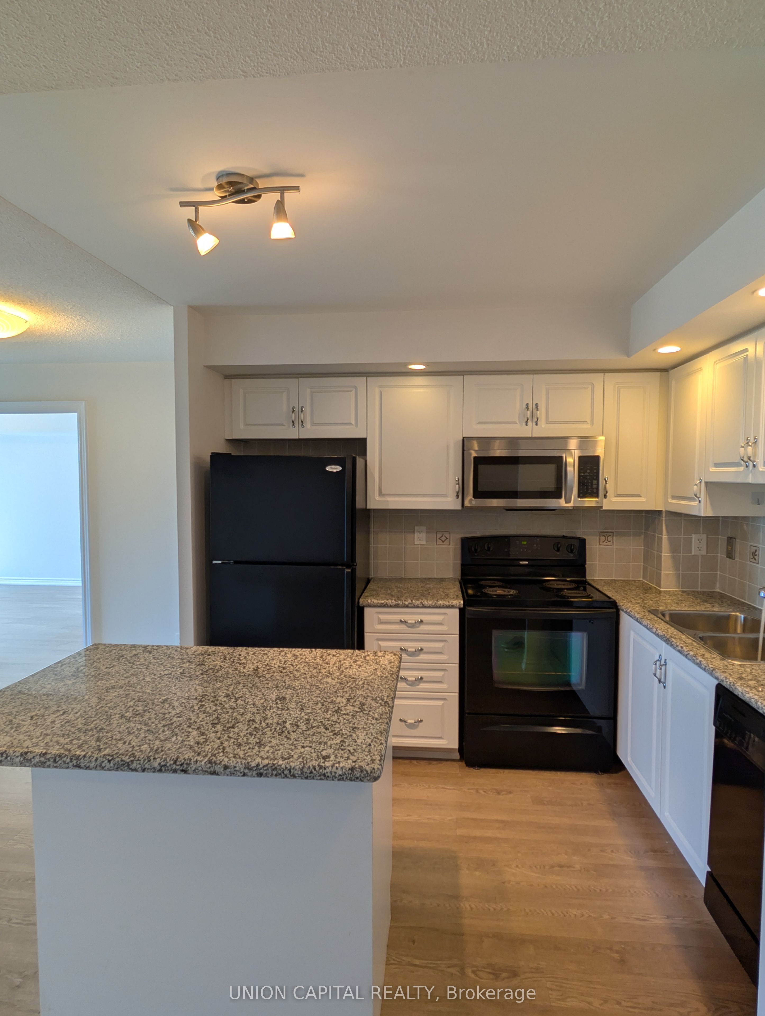 33 Cox Boulevard 1133, Markham, ON L3R 8A6 photo 3