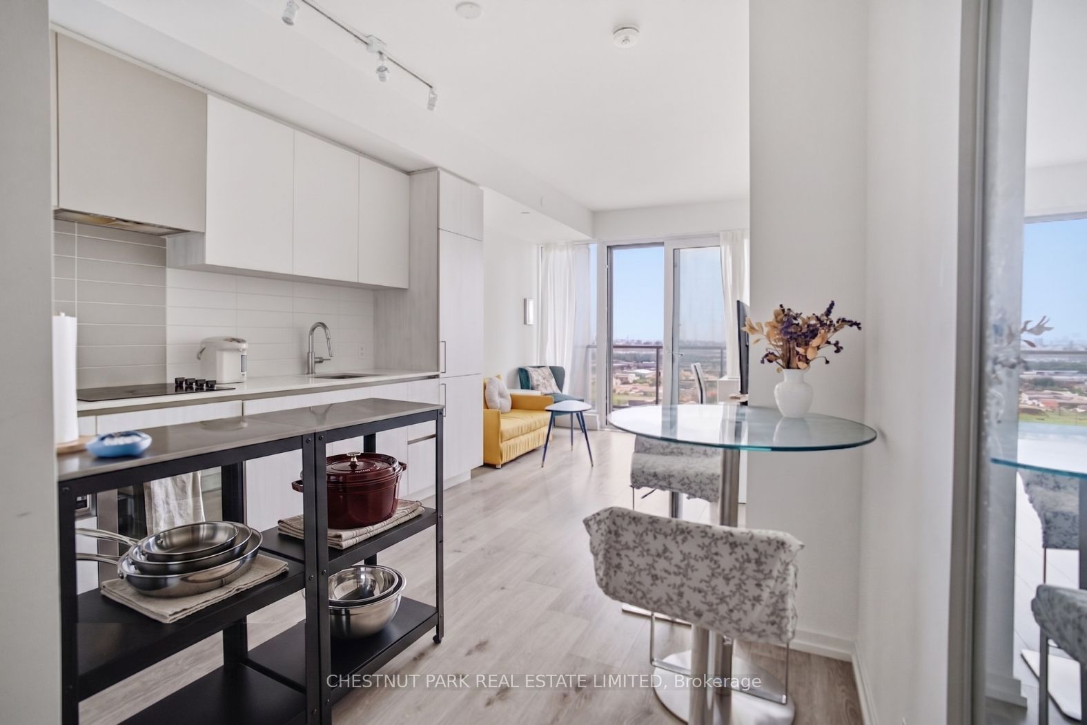 1000 Portage Parkway 2206, Vaughan, ON L4K 0L1 photo 5