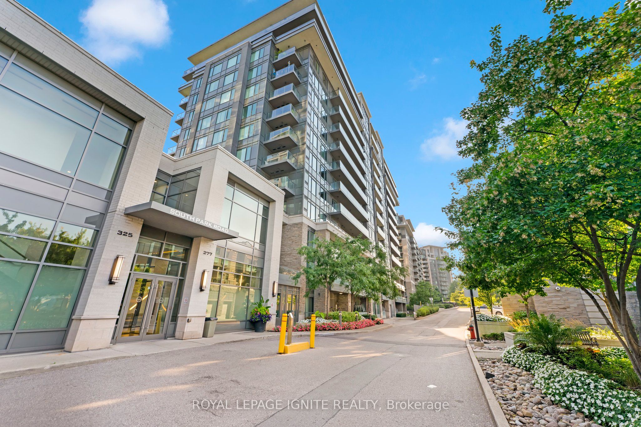 277 South Park Road 102, Markham, ON L3T 0B7