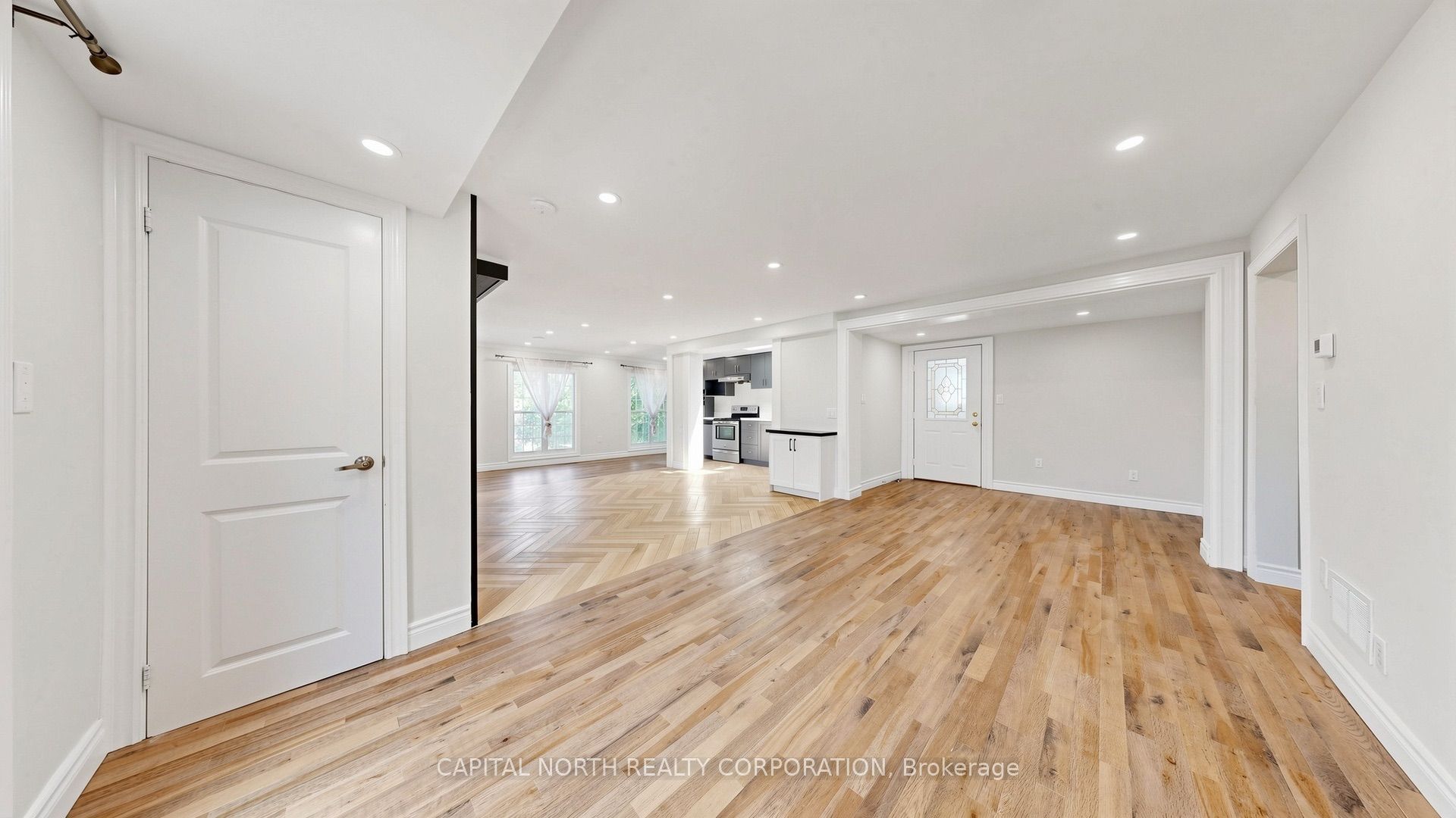 64 Machell Avenue, Aurora, ON L4G 2R7 photo 3