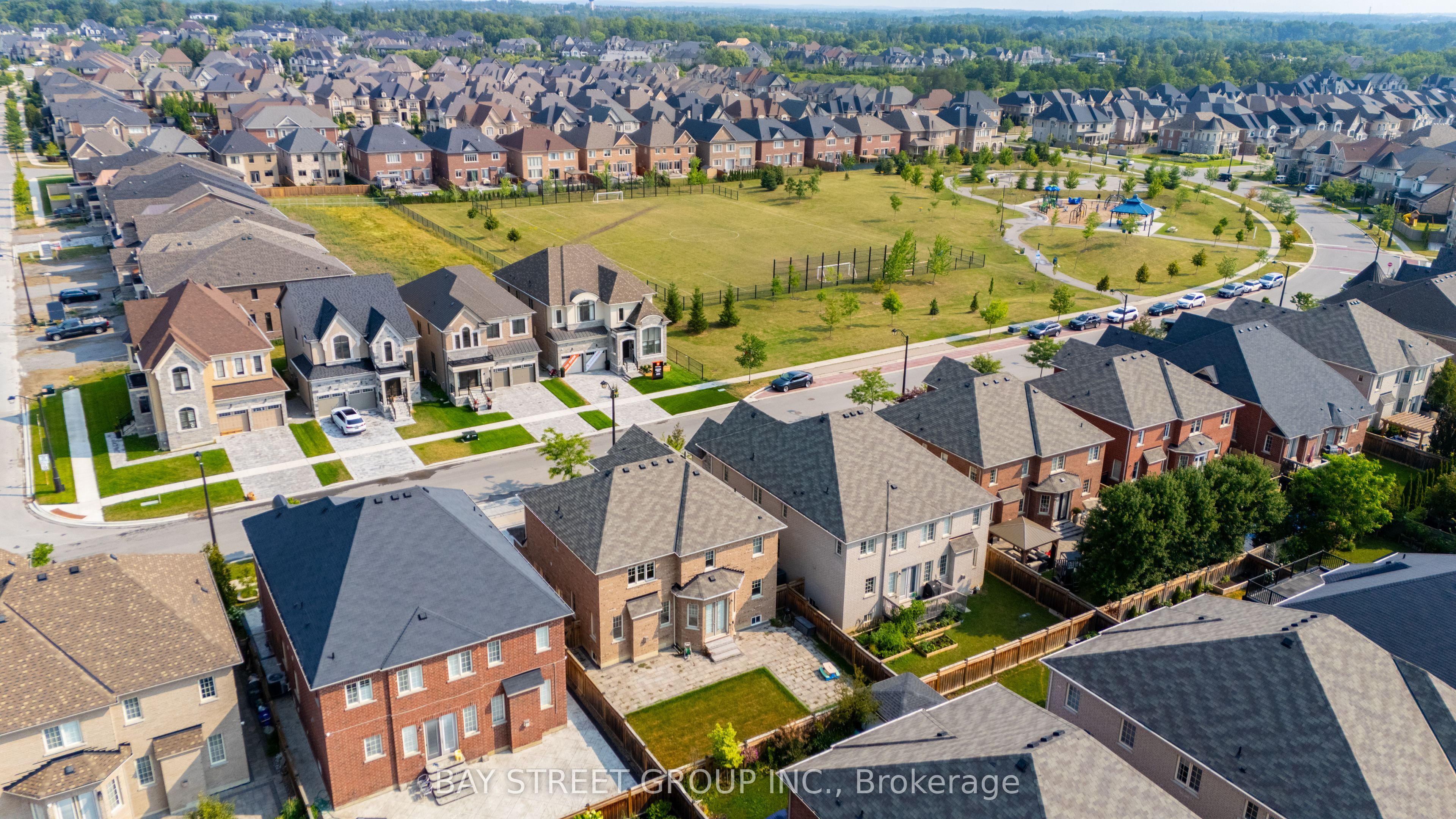 31 Woodgate Pines Drive, Vaughan, ON L4H 4A8 photo 3