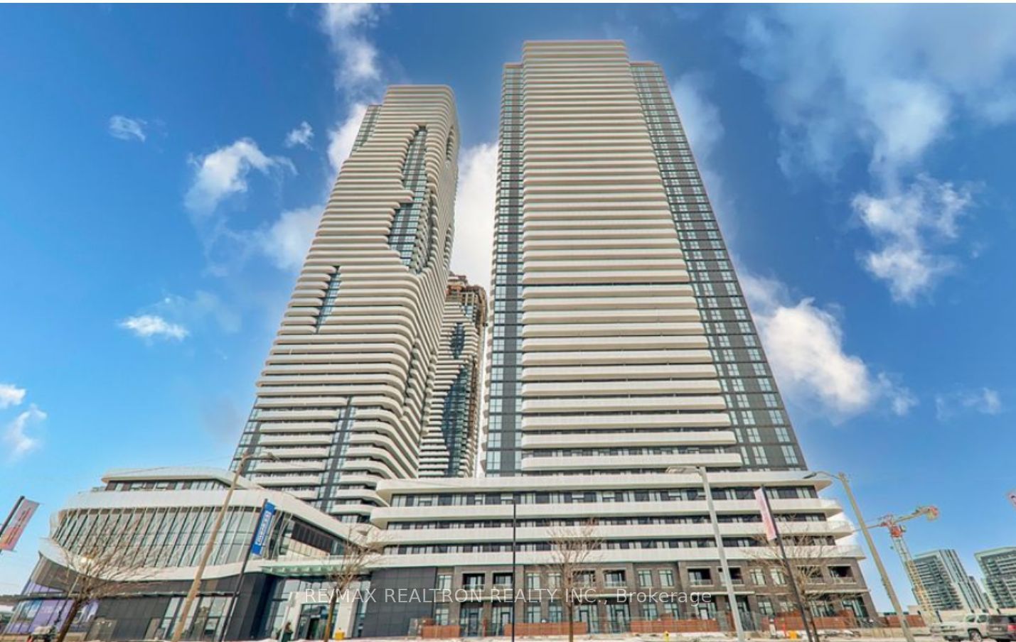 195 Commerce St #1006 R1, Vaughan, ON L4K 5C3