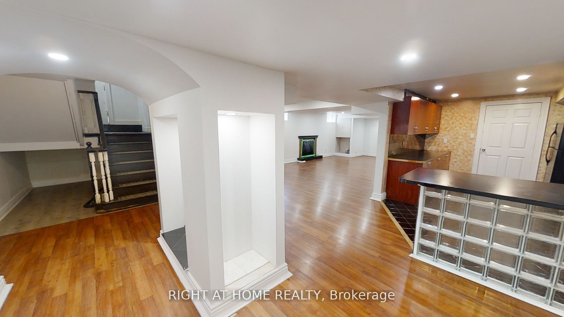 31 NORTHGATE Crescent E, Richmond Hill, ON L4B 2K8 photo 3