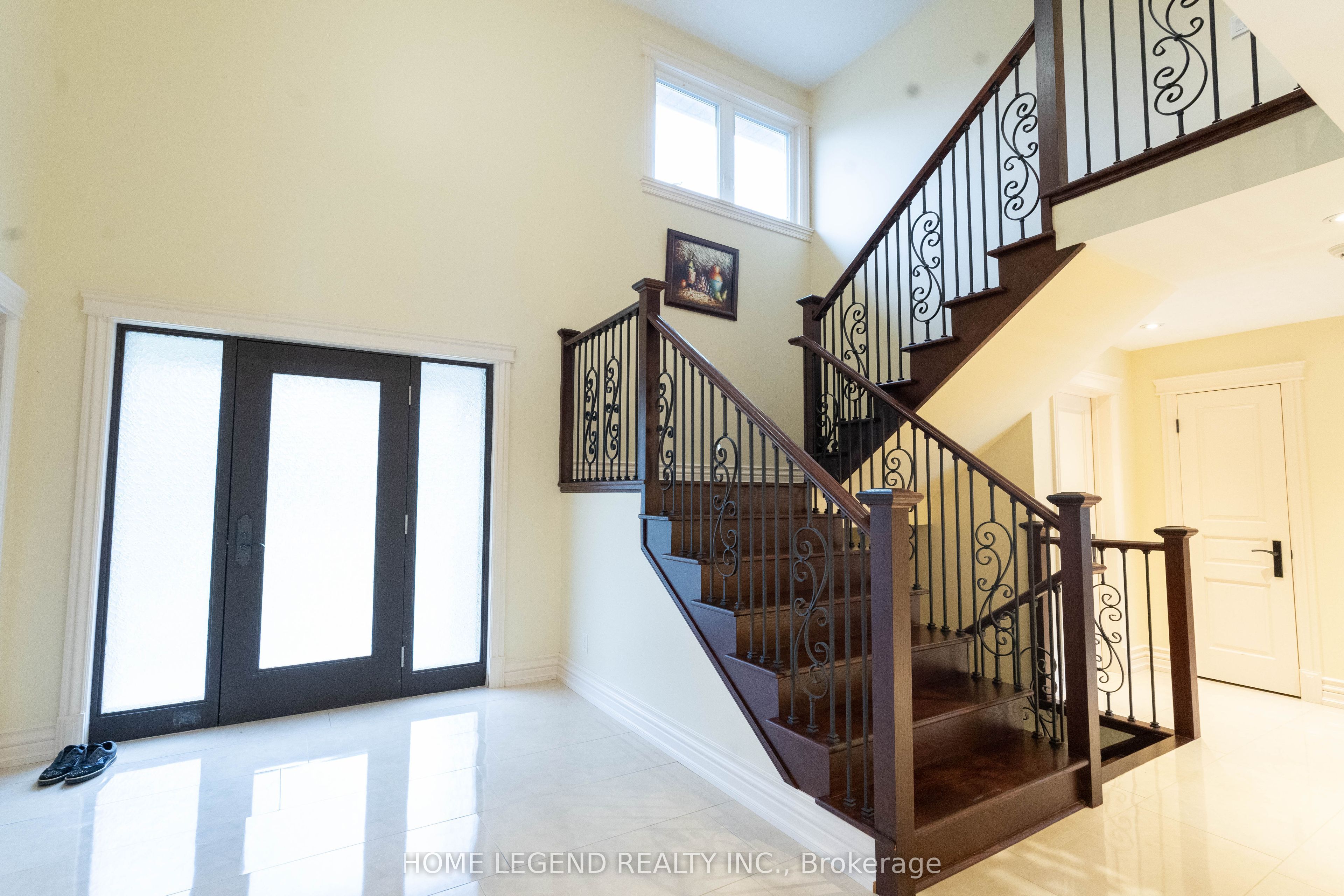 183 Mcclure Drive, King, ON L7B 1C1 photo 2