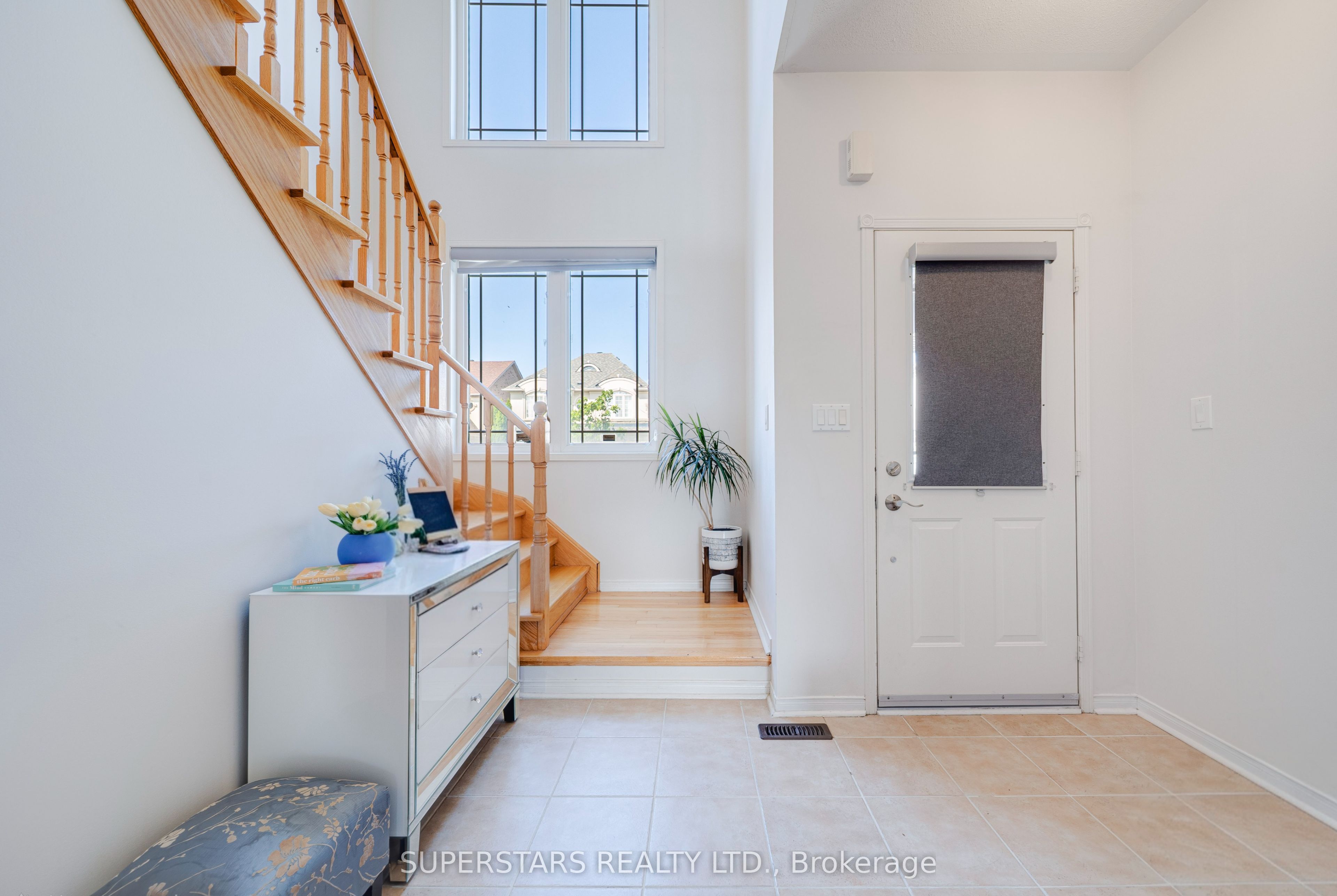 23 Vandervoort Drive, Richmond Hill, ON L4E 0C6 photo 2