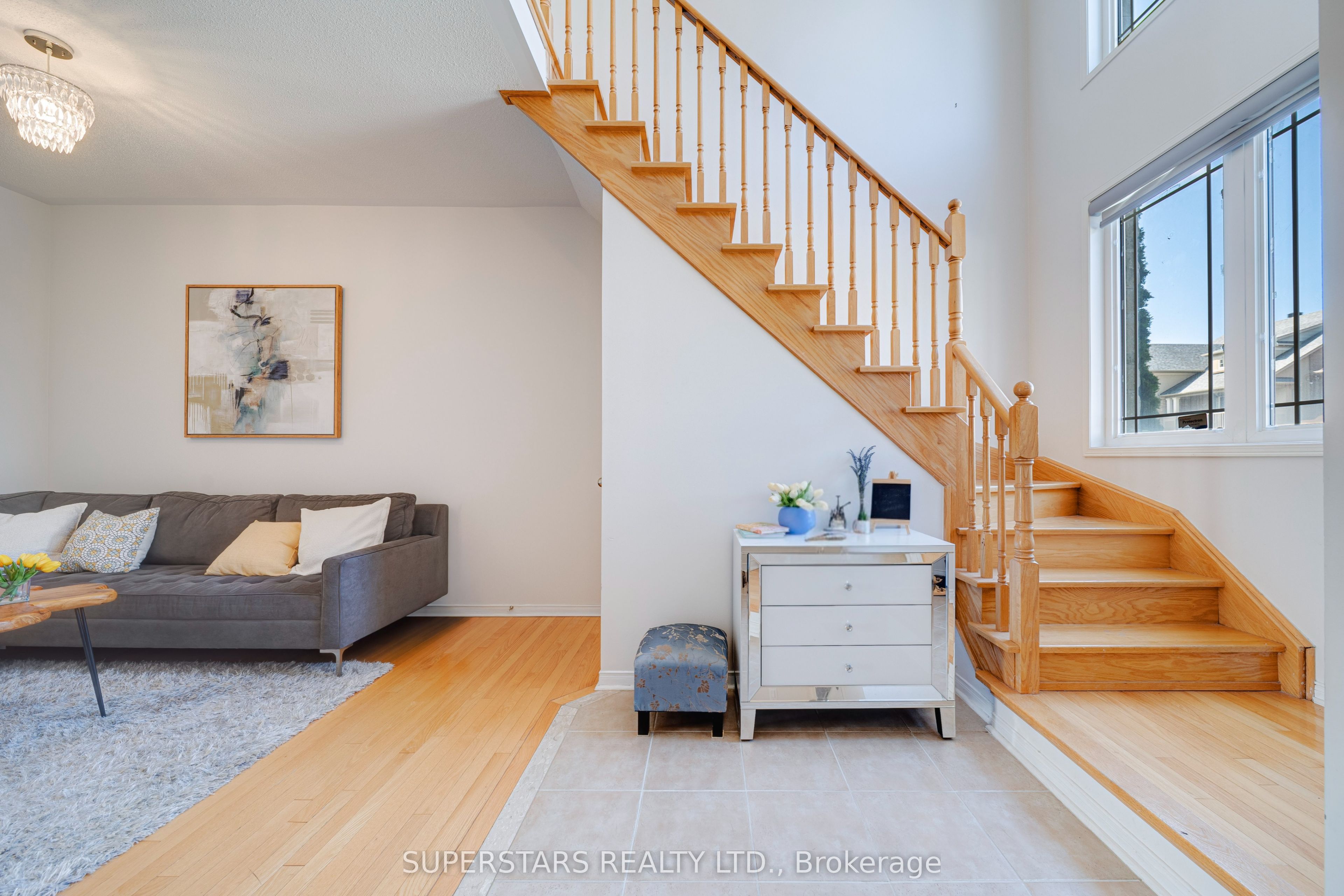 23 Vandervoort Drive, Richmond Hill, ON L4E 0C6 photo 3