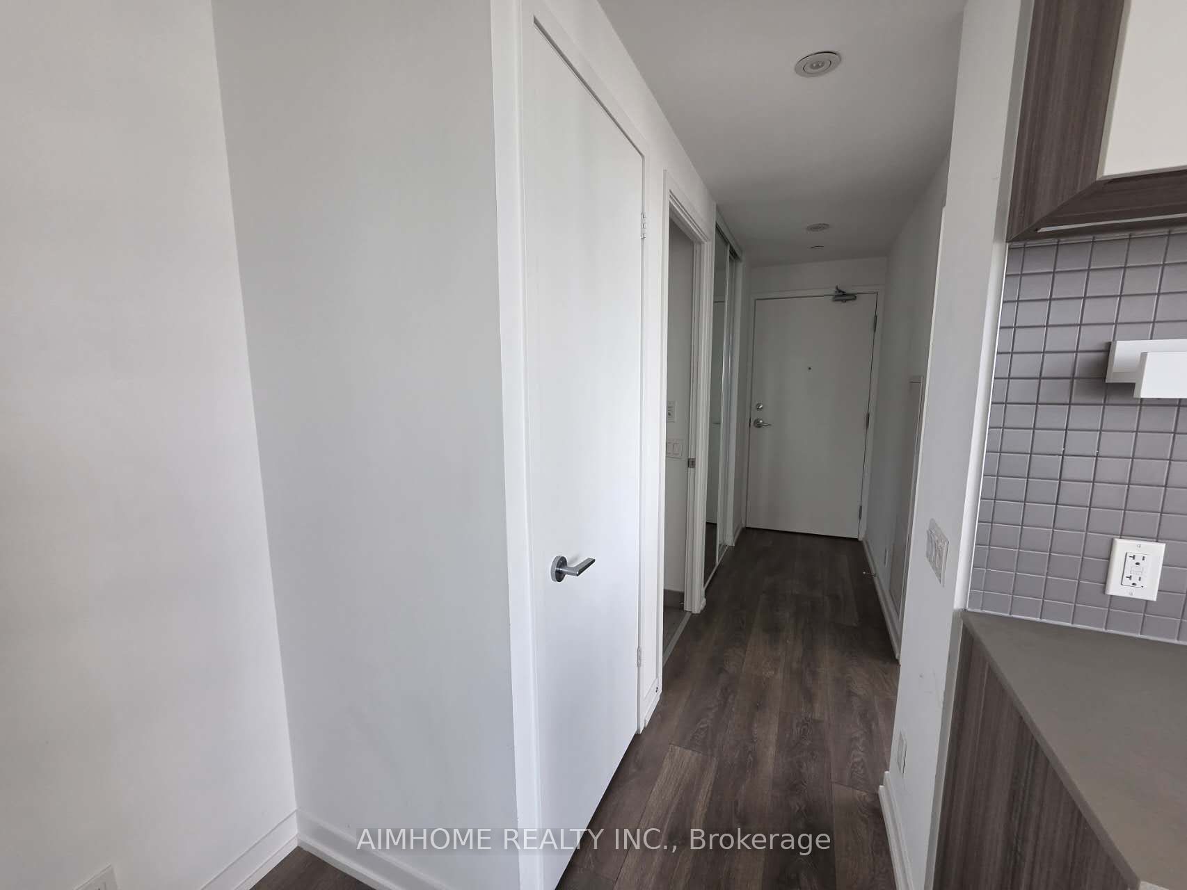 898 Portage Parkway 3703, Vaughan, ON L4K 0J6 photo 2