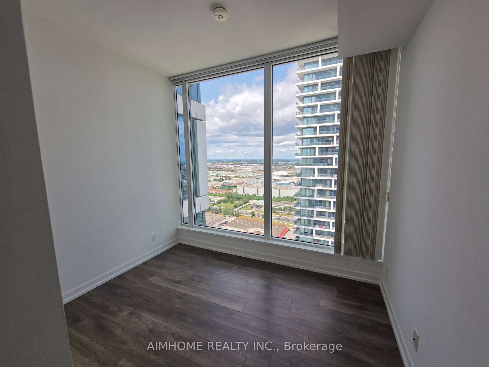898 Portage Parkway 3703, Vaughan, ON L4K 0J6 photo 3