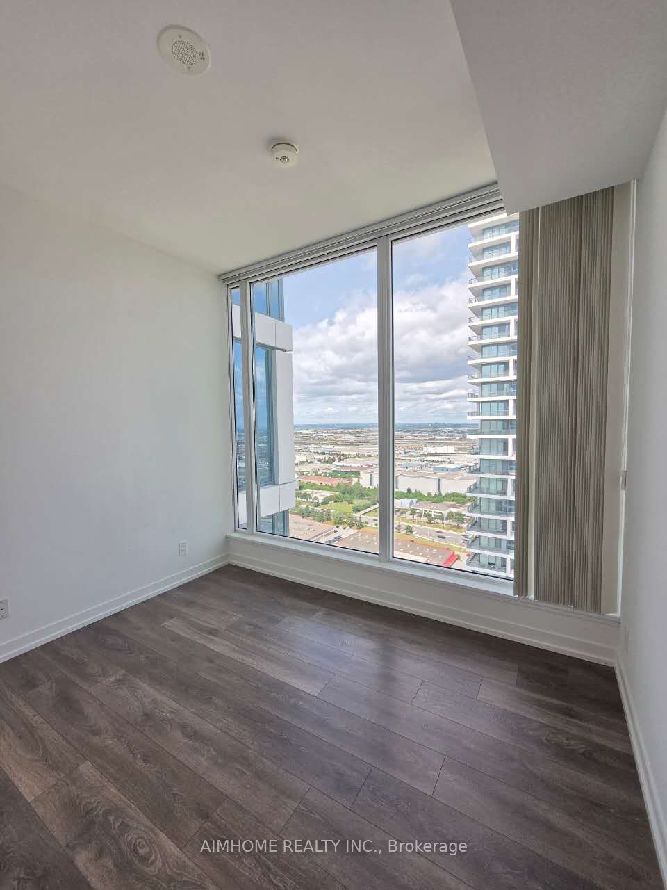 898 Portage Parkway 3703, Vaughan, ON L4K 0J6 photo 4