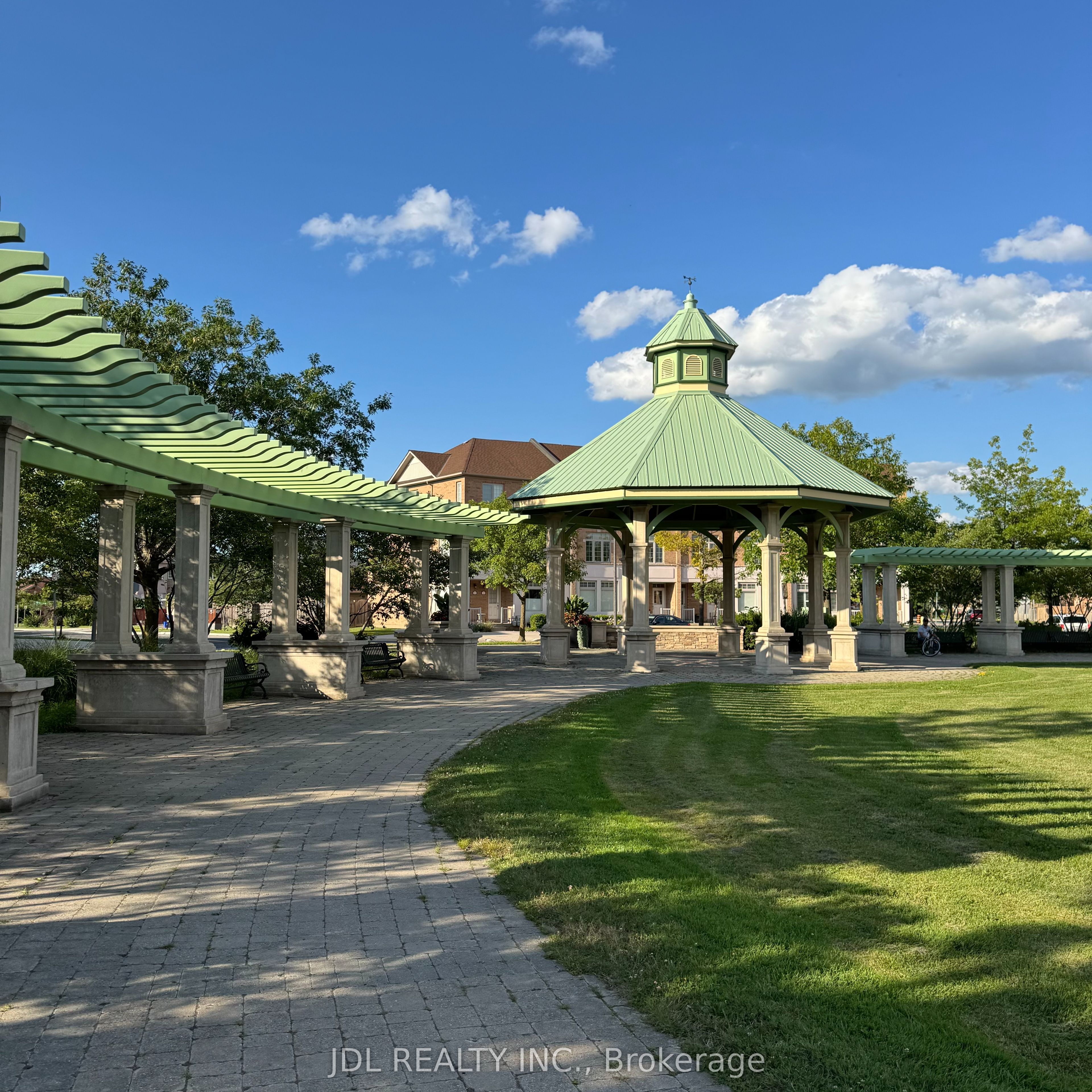10 Greensborough Village Circle 27, Markham, ON L6E 1M4 photo 4