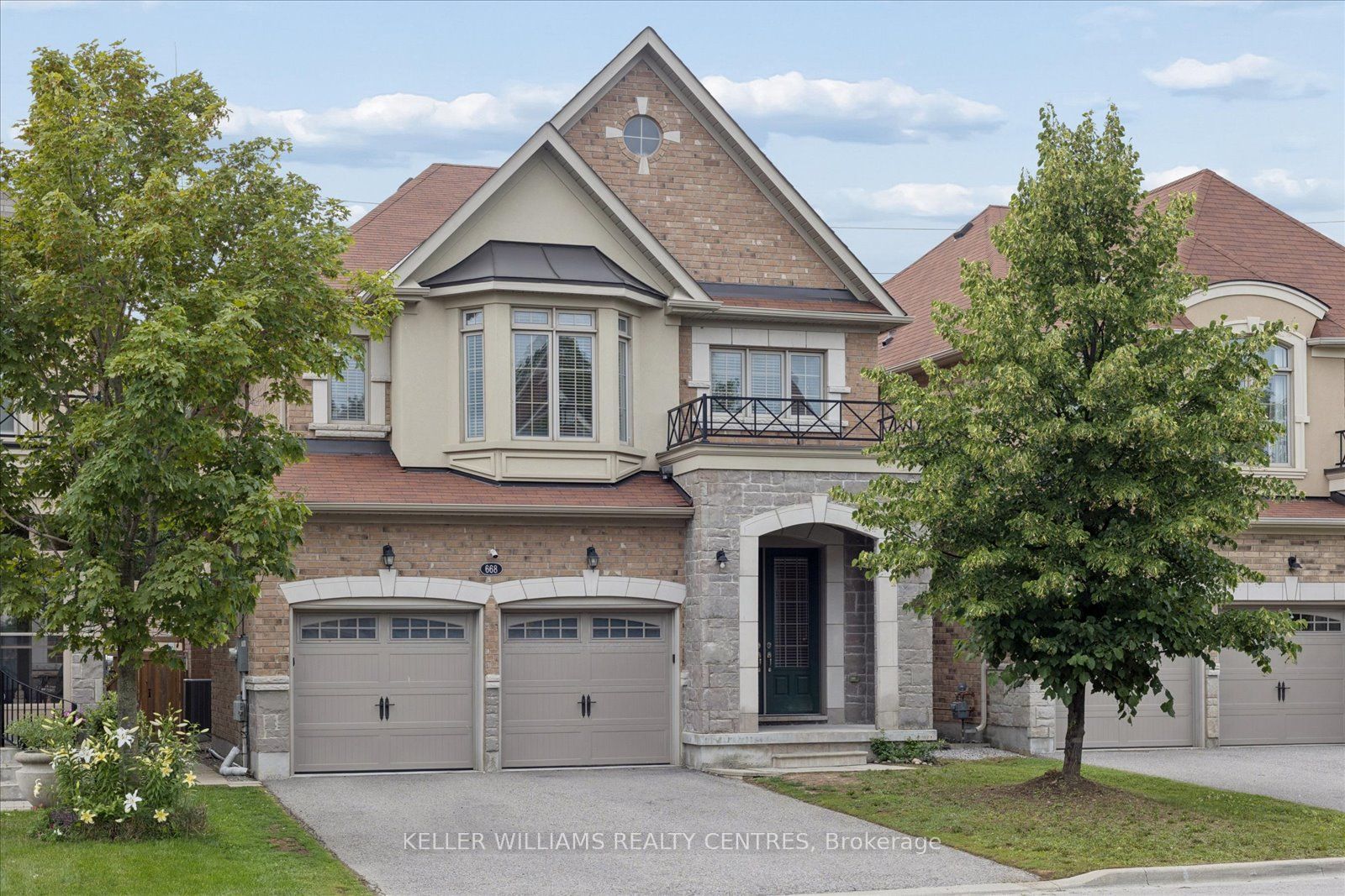 668 McGregor Farm Trail, Newmarket, ON L3X 1C8 photo 2