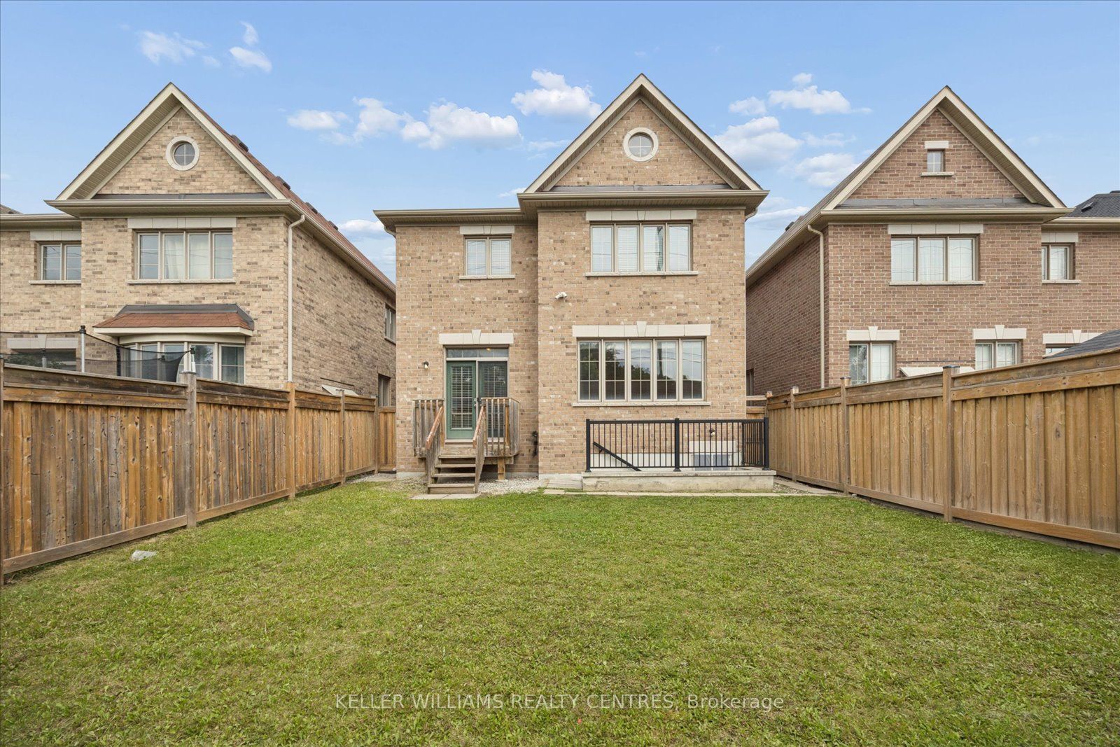 668 McGregor Farm Trail, Newmarket, ON L3X 1C8 photo 5