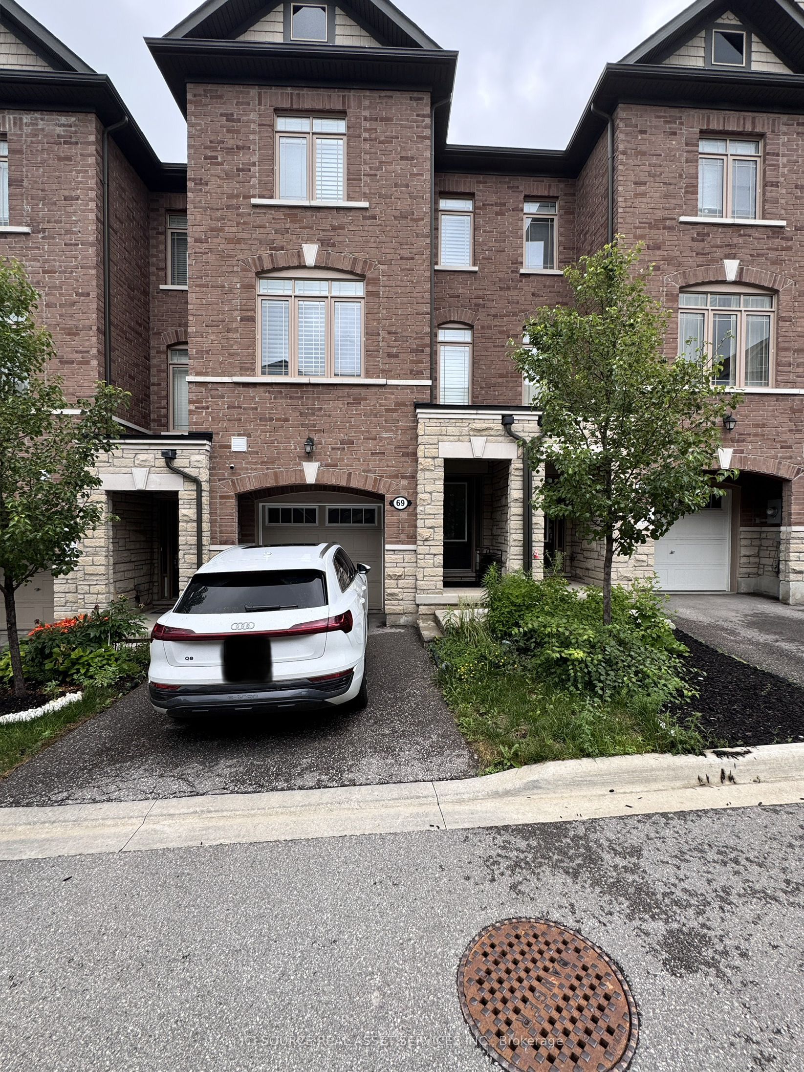69 Gordon Circle, Newmarket, ON L3Y 0C9