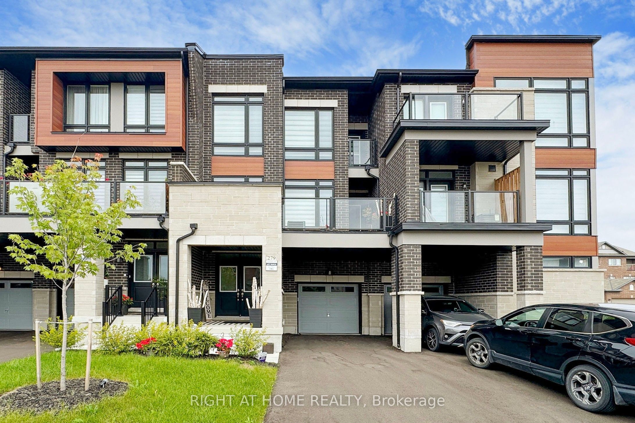 279 Moody Drive, Vaughan, ON L4H 3N5
