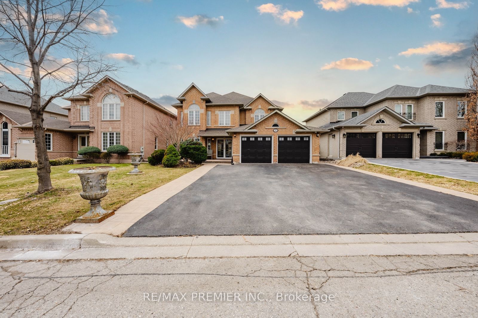 16 St Michele Place Upper, Vaughan, ON L4H 1H3 photo 2
