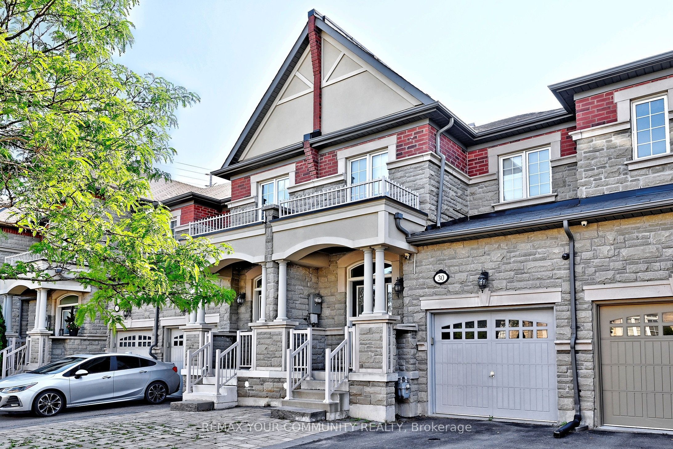 30 Spruce Pine Crescent, Vaughan, ON L6A 4T3 photo 2