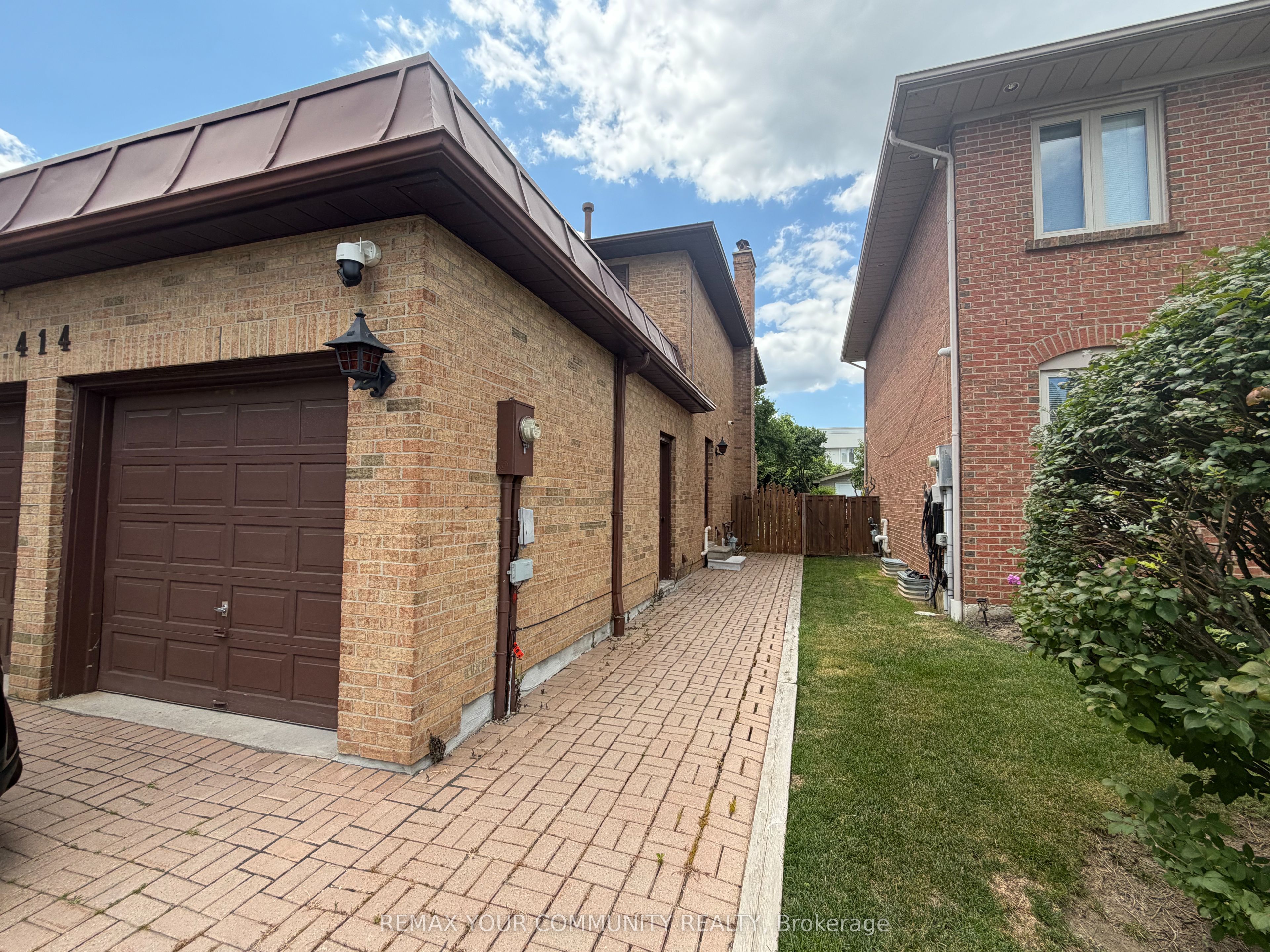 414 Wycliffe Avenue, Vaughan, ON L4L 3P4 photo 2
