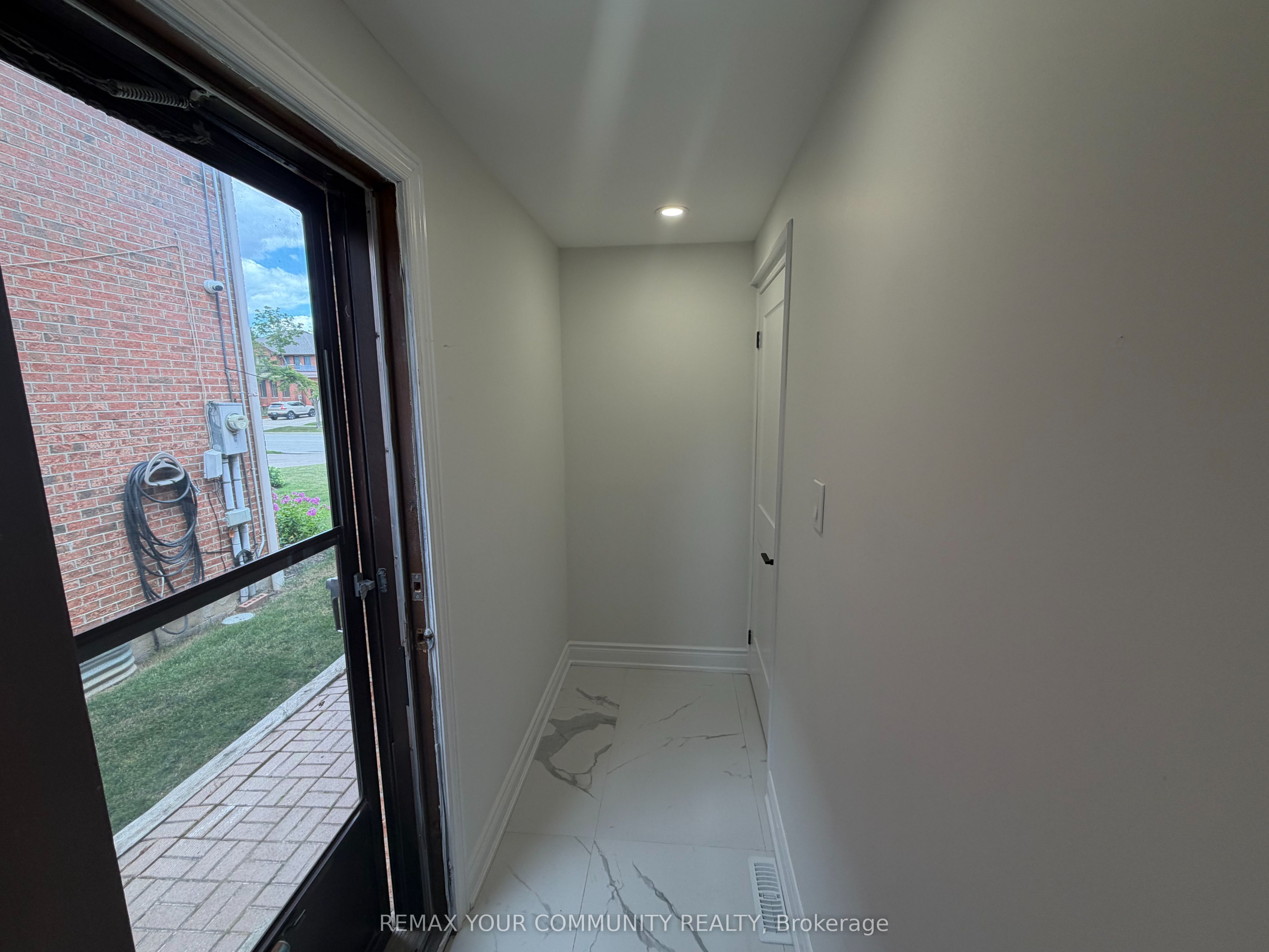 414 Wycliffe Avenue, Vaughan, ON L4L 3P4 photo 4
