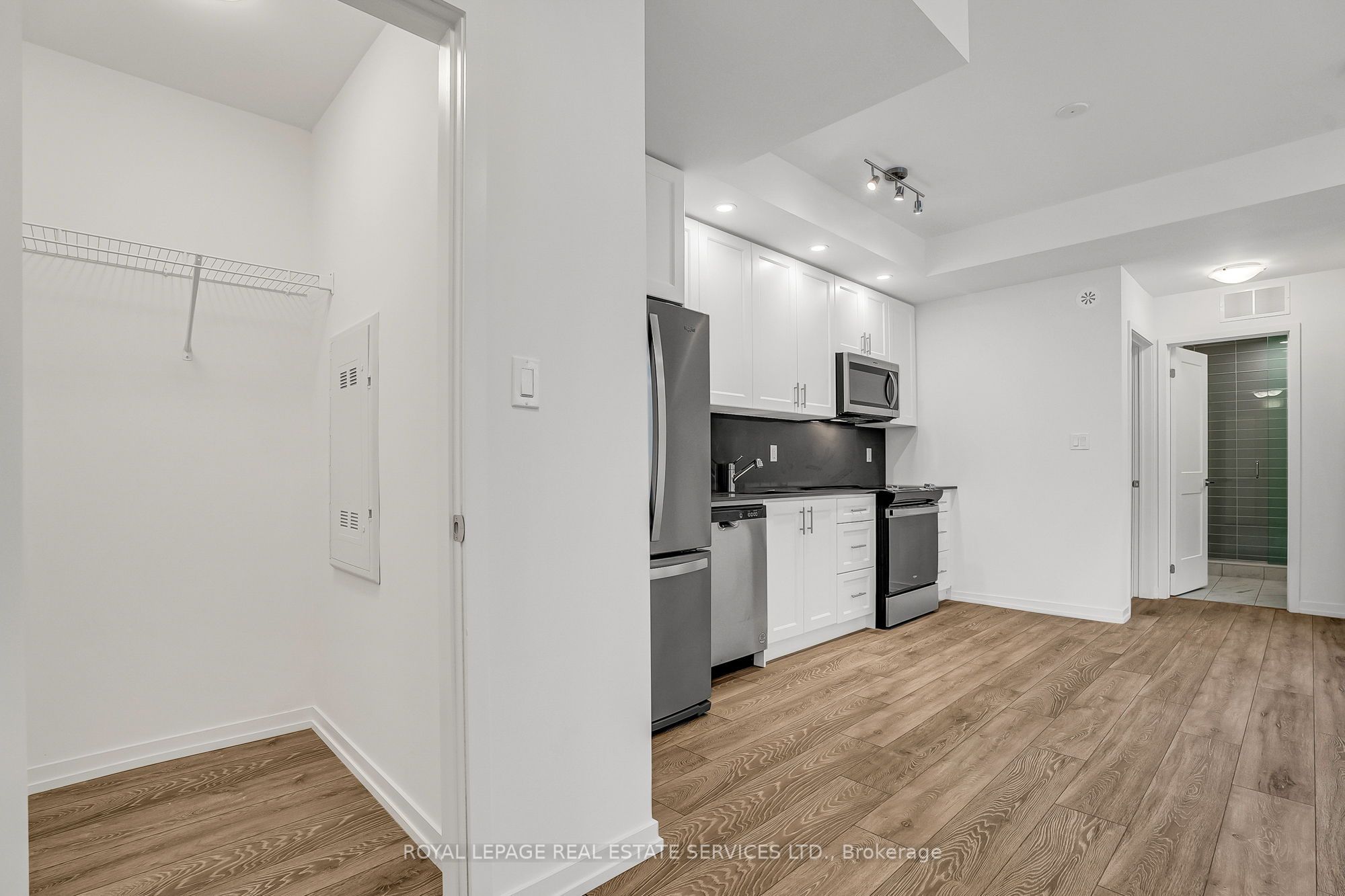 20 Lytham Green Circle 15, Newmarket, ON L3Y 0H4 photo 5