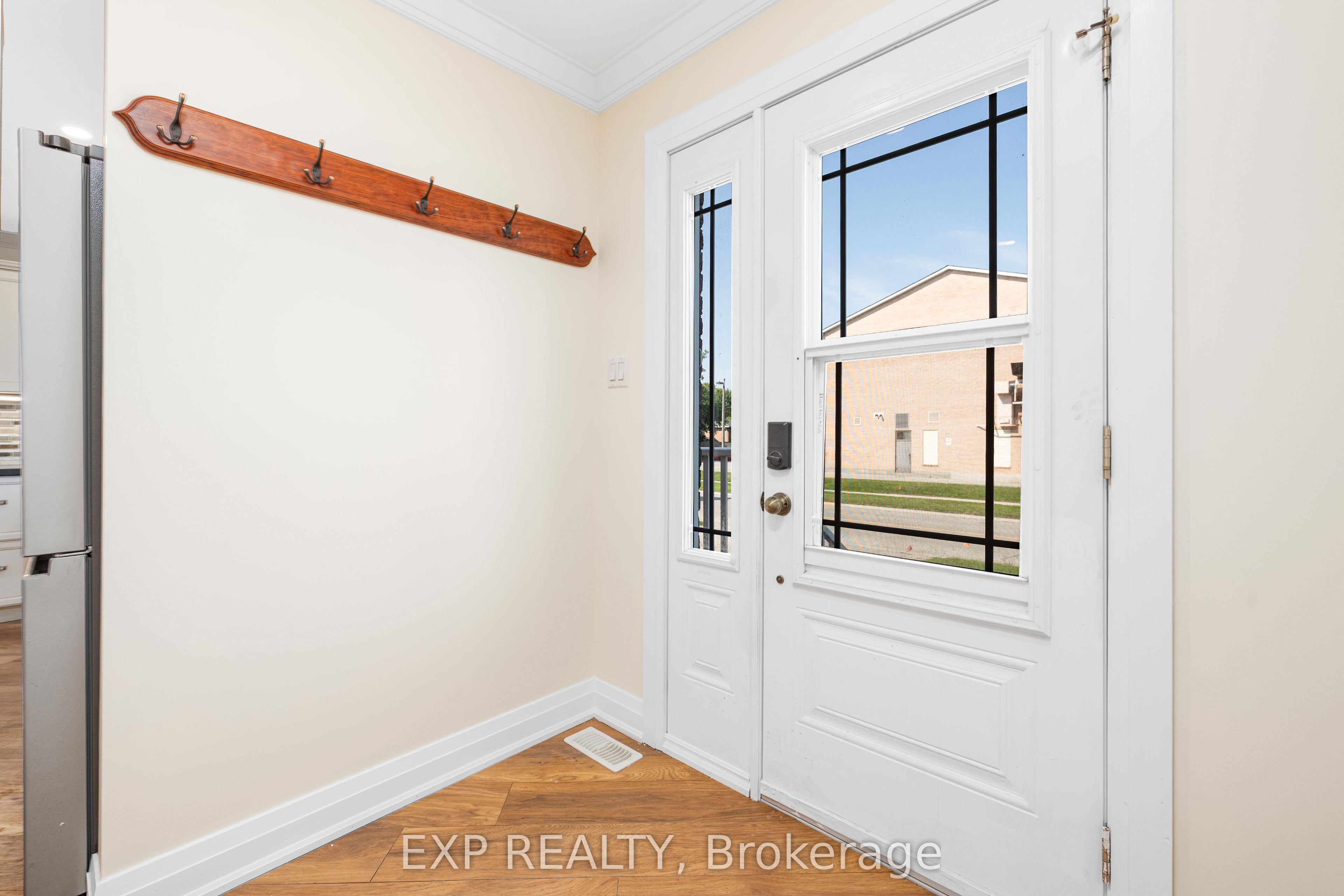 41 Hodgins Avenue, Georgina, ON L4P 3N1 photo 4