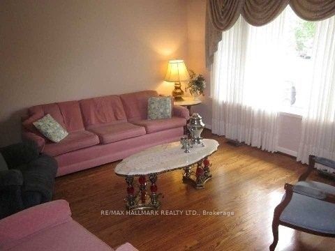 169 Trayborn Drive, Richmond Hill, ON L4C 4K9 photo 4