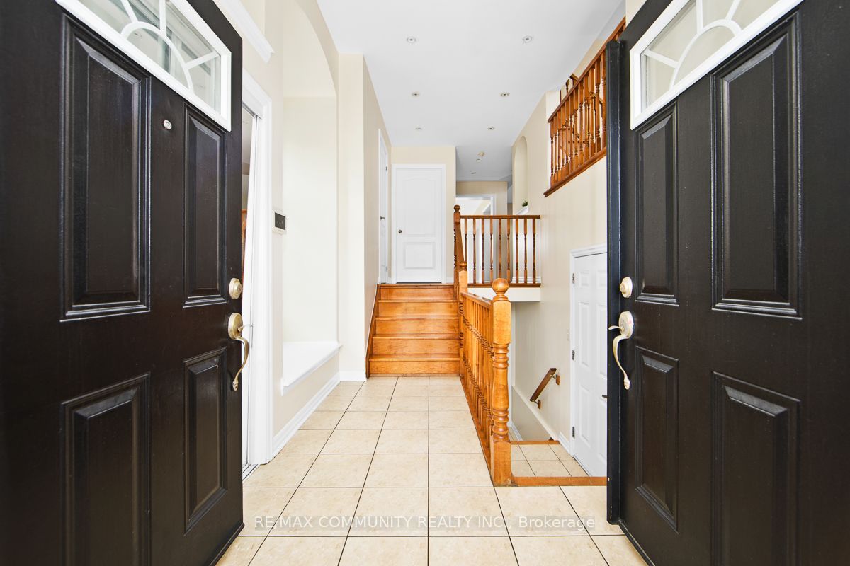 58 Clamerten Road, Whitchurch-Stouffville, ON L4A 0E8 photo 3