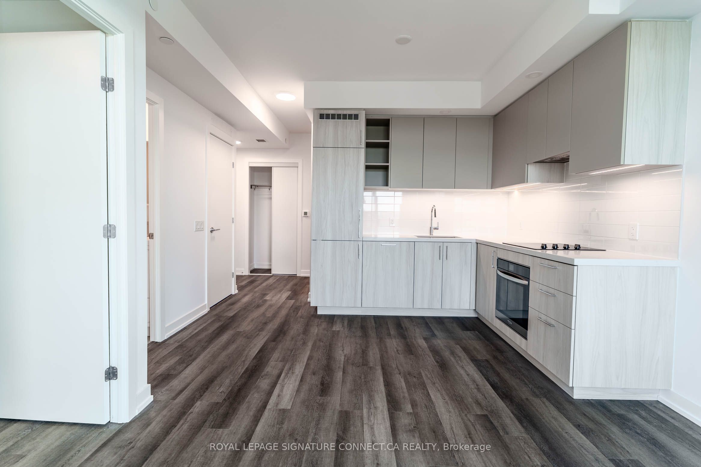 2851 Hwy 7 601, Vaughan, ON L4K 1W2 photo 2