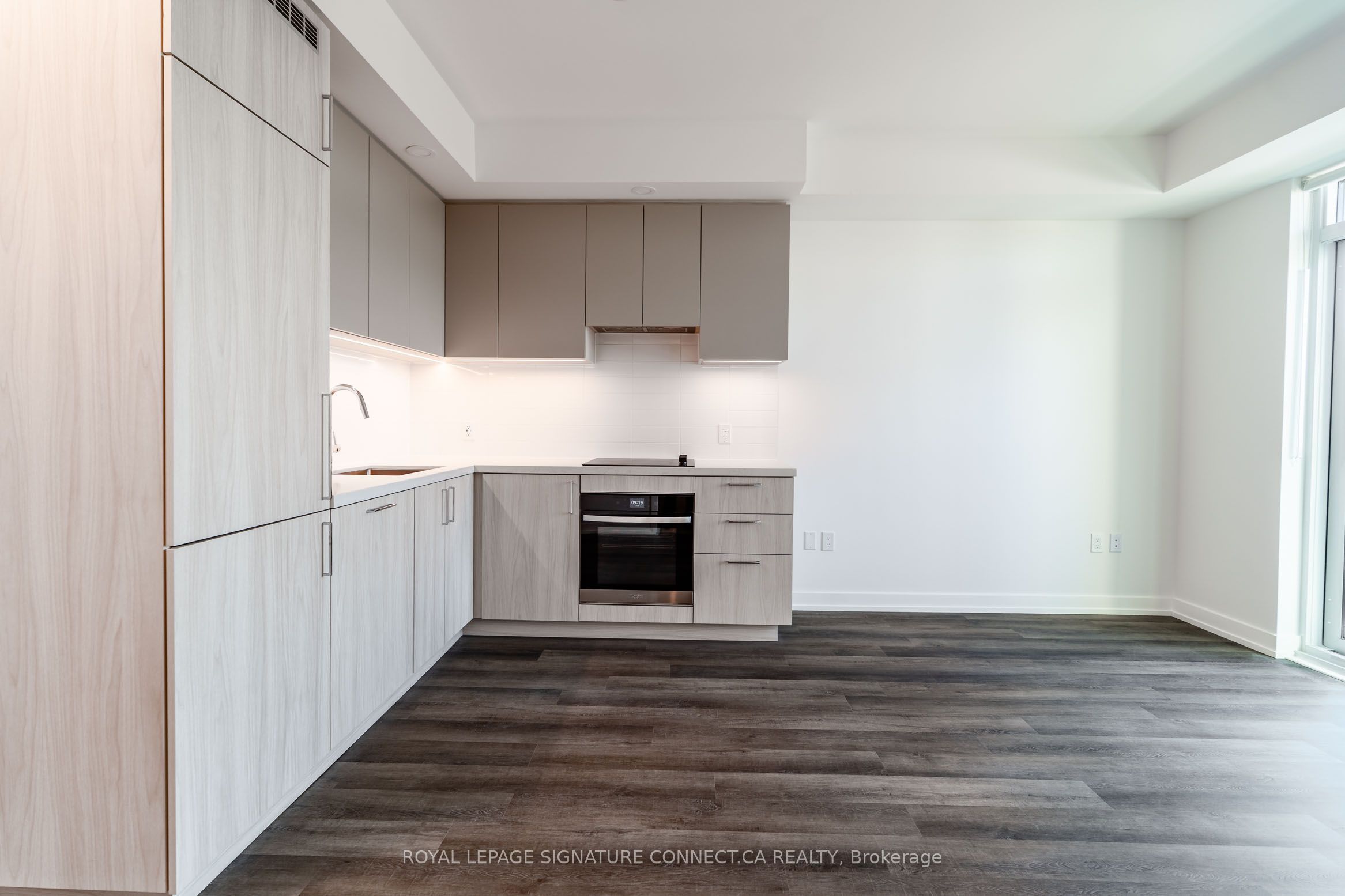 2851 Hwy 7 601, Vaughan, ON L4K 1W2 photo 3
