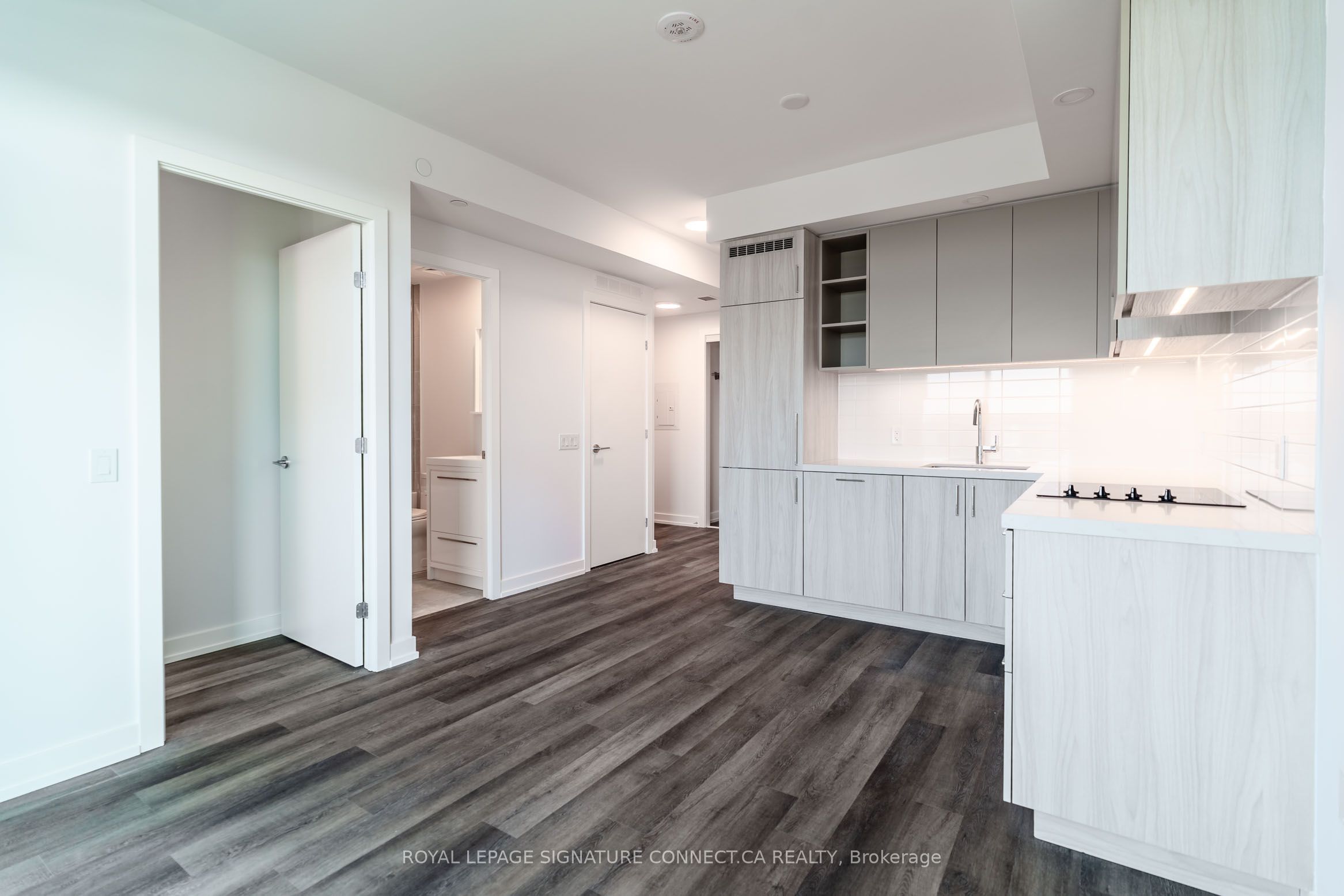2851 Hwy 7 601, Vaughan, ON L4K 1W2 photo 4