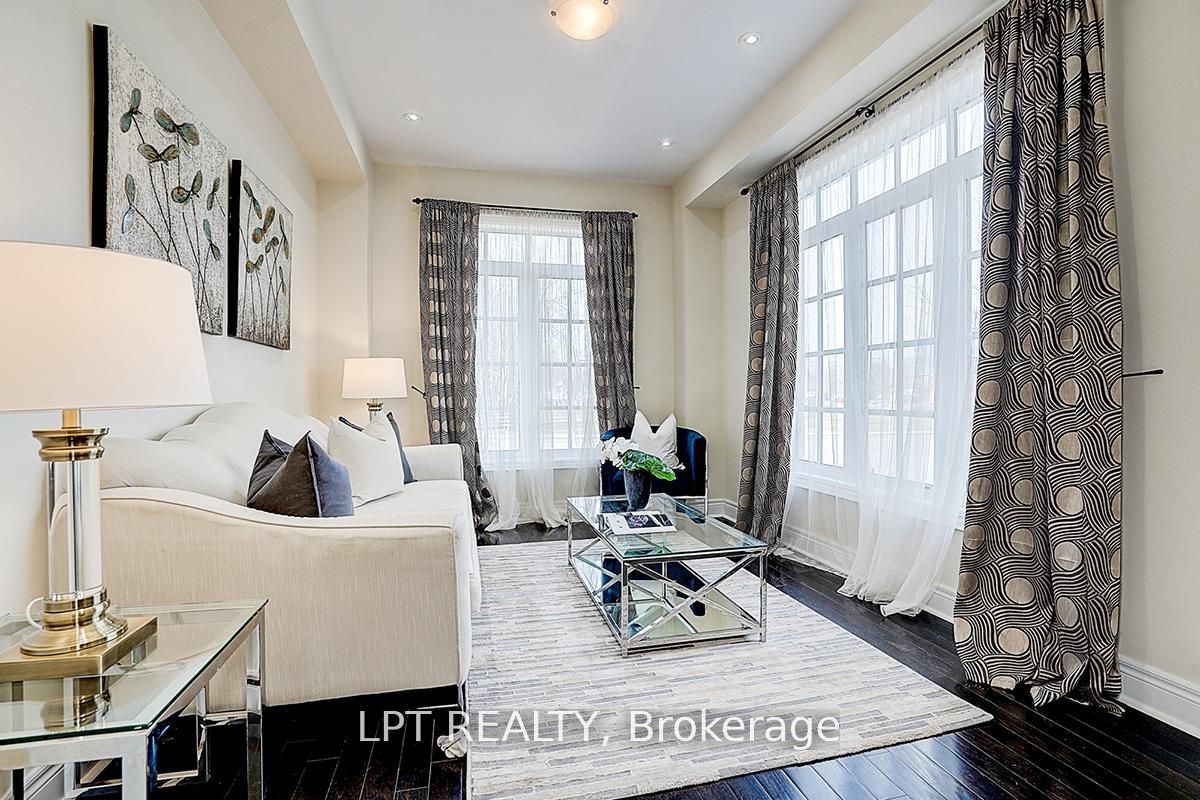 116 Dunlop Street, Richmond Hill, ON L4C 0X1 photo 2