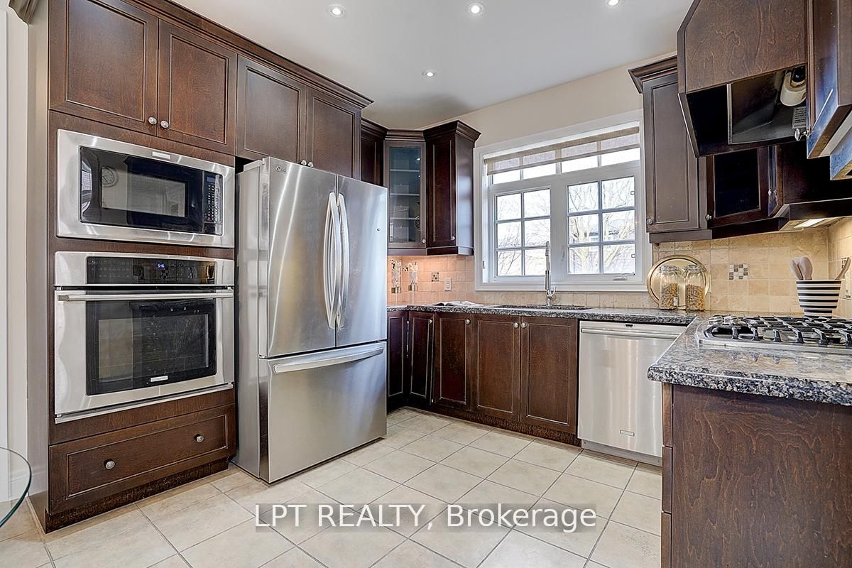 116 Dunlop Street, Richmond Hill, ON L4C 0X1 photo 5