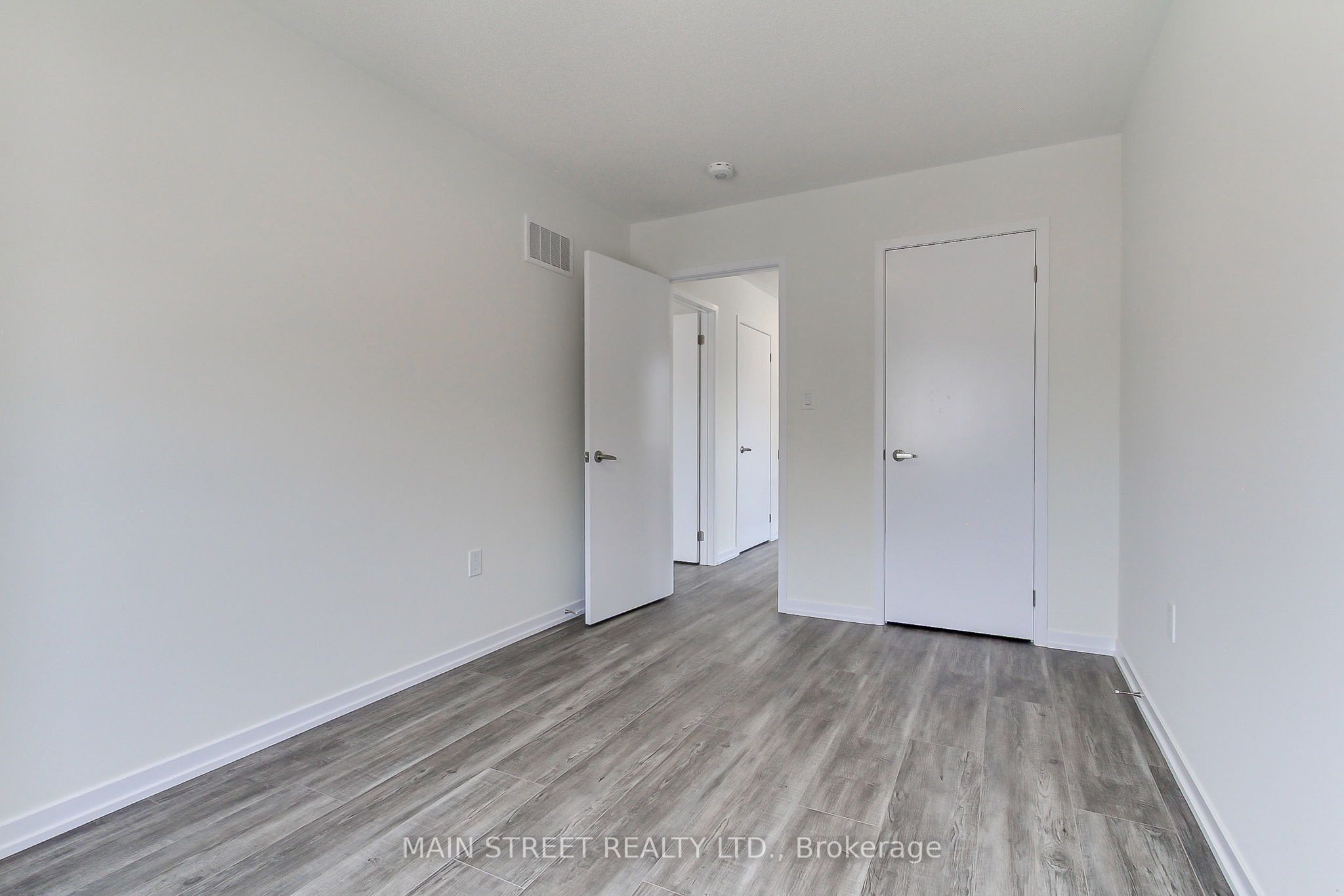 12 Donald Ingram Crescent, Georgina, ON L4P 0S3 photo 4