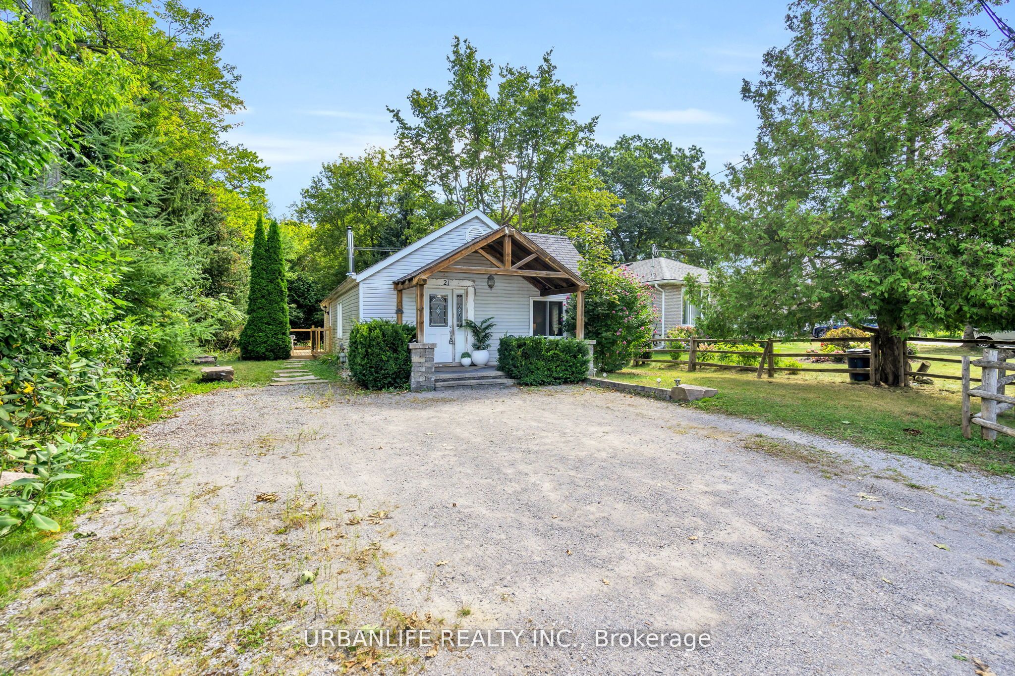 21 Oak Avenue, East Gwillimbury, ON L9N 1A6