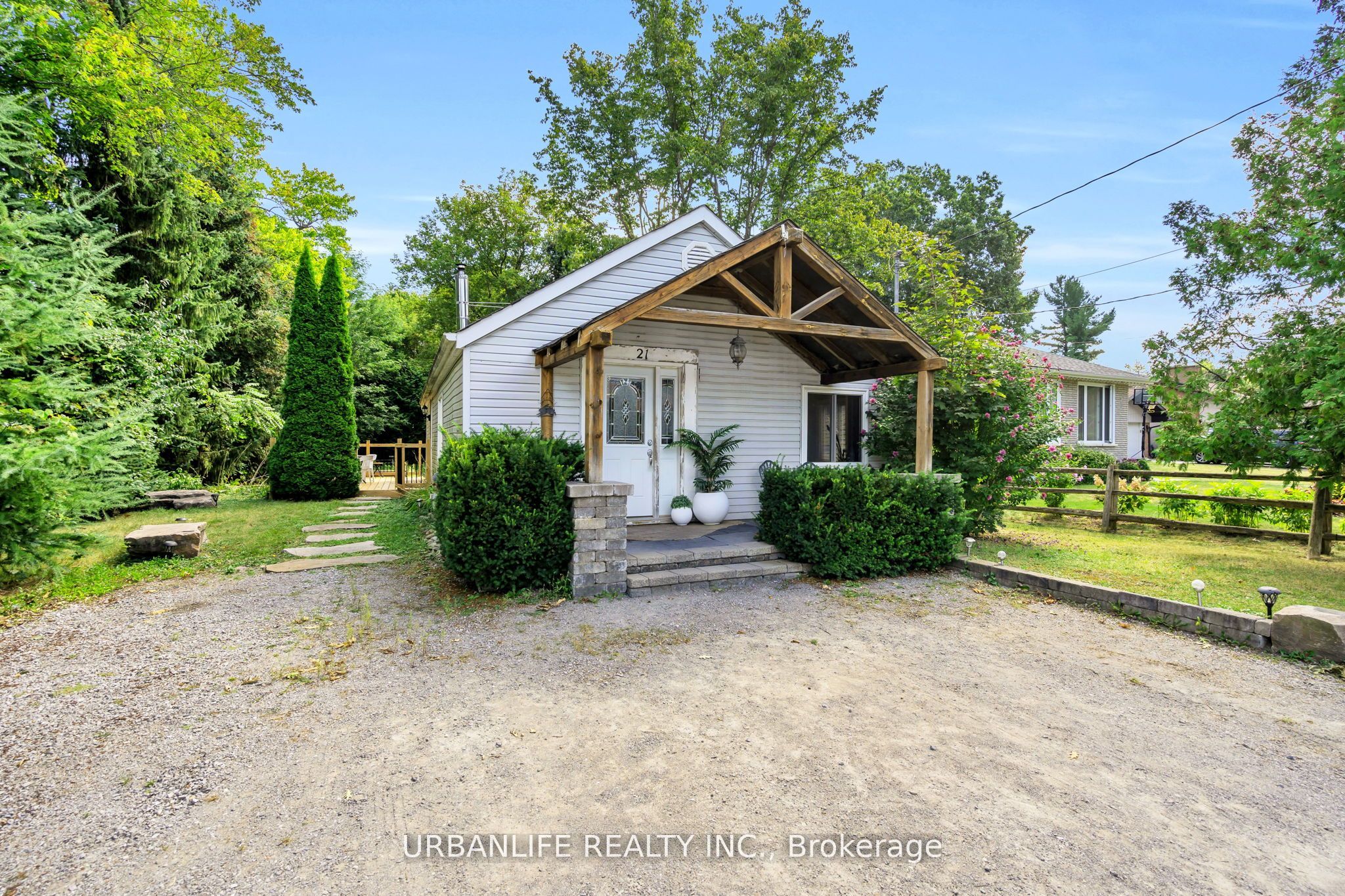 21 Oak Avenue, East Gwillimbury, ON L9N 1A6 photo 2