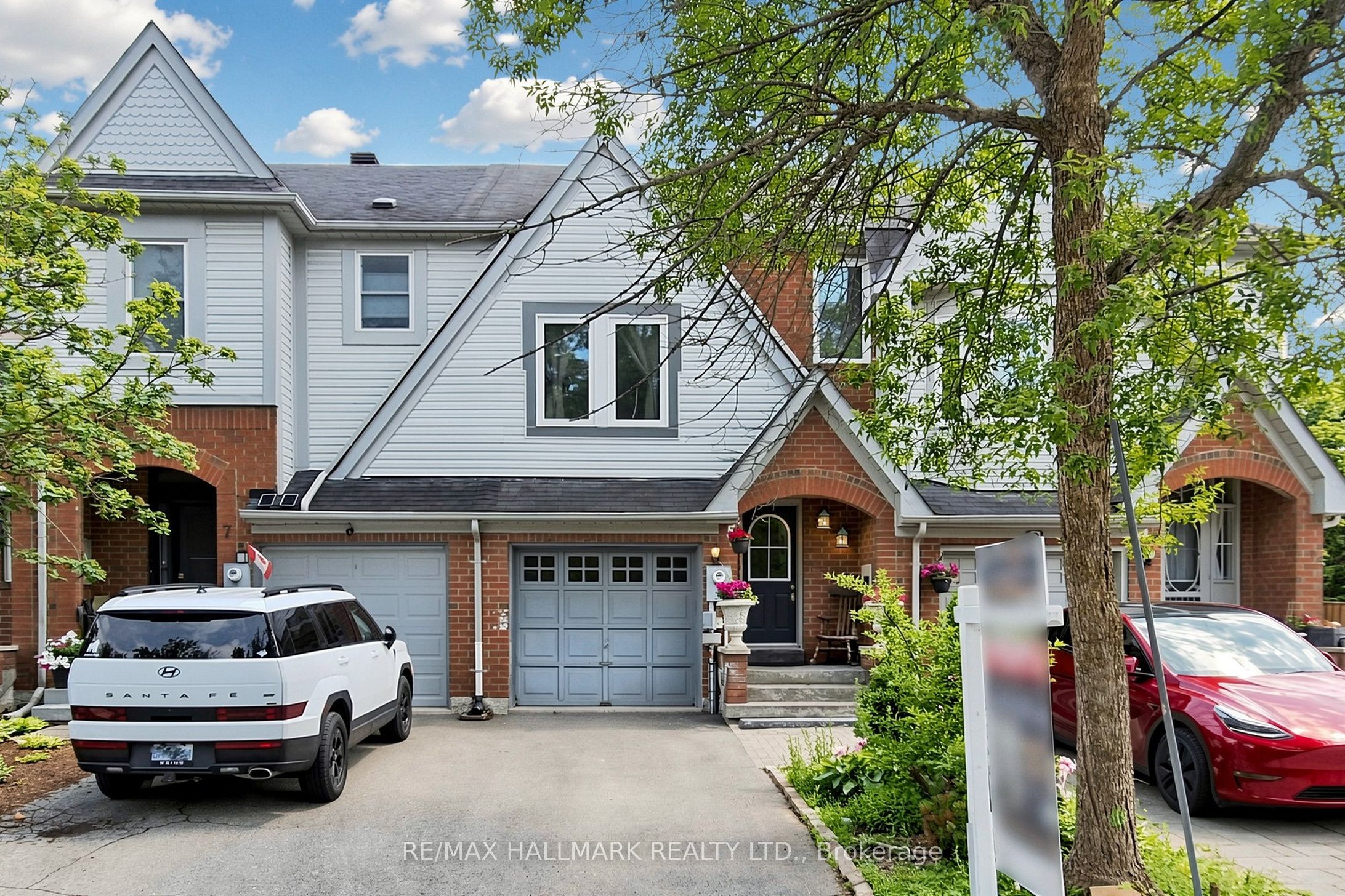 5 Evelyn Buck Lane, Aurora, ON L4G 7H9 photo 2