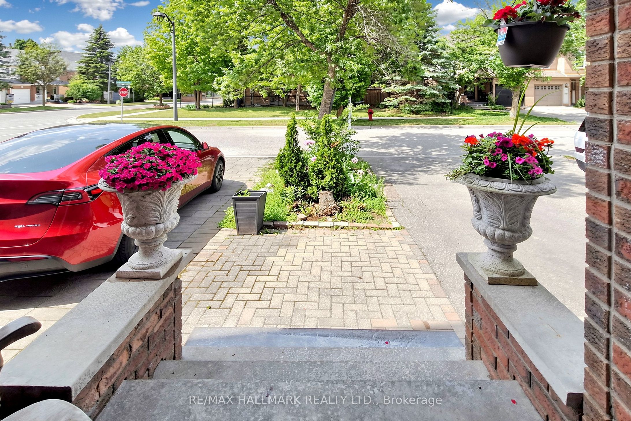 5 Evelyn Buck Lane, Aurora, ON L4G 7H9 photo 3